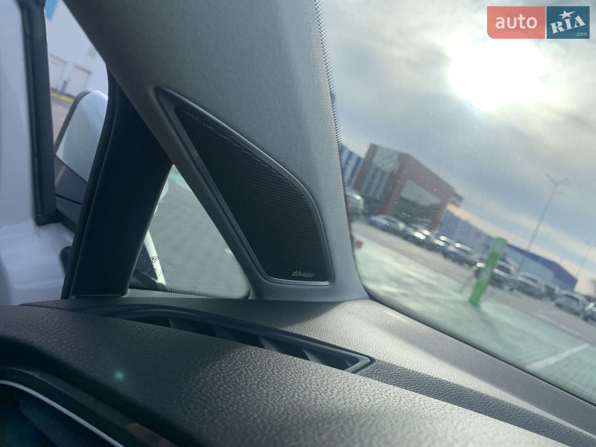 Volkswagen e-Golf 2015 VIN WVWZZZAUZFW910542 фото оголошення 17 з 33