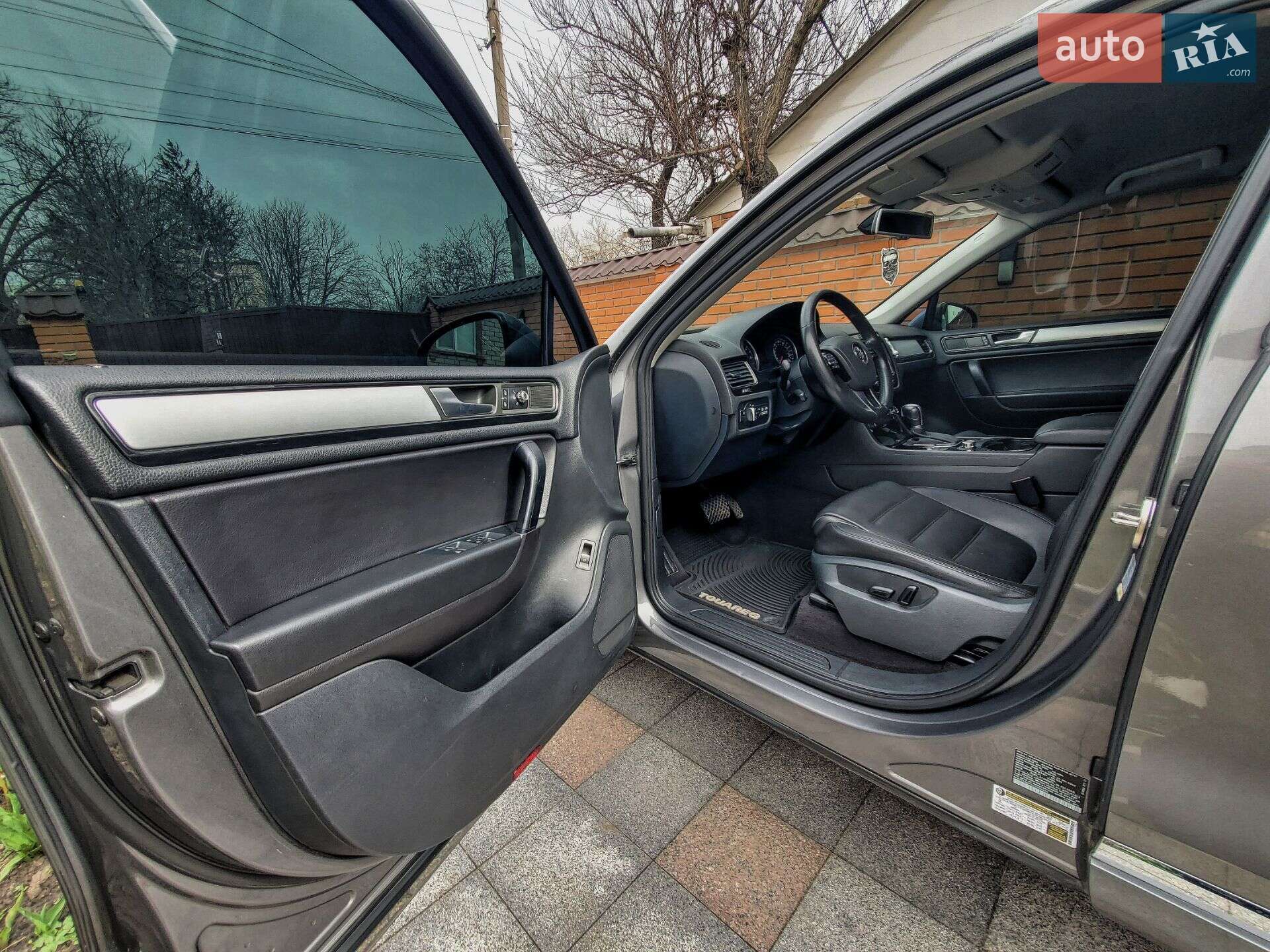 Volkswagen Touareg 2011 VIN WVGFK9BP5CD002595 фото оголошення 2 з 23