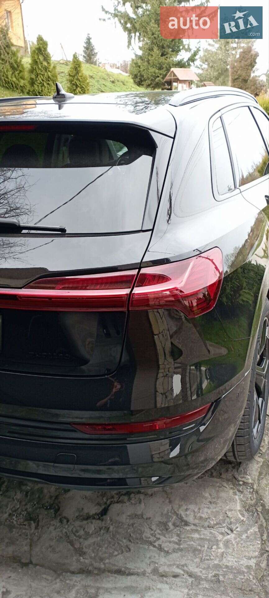 Audi e-tron 2021 VIN WA1LAAGE2NB011136 фото оголошення 4 з 42