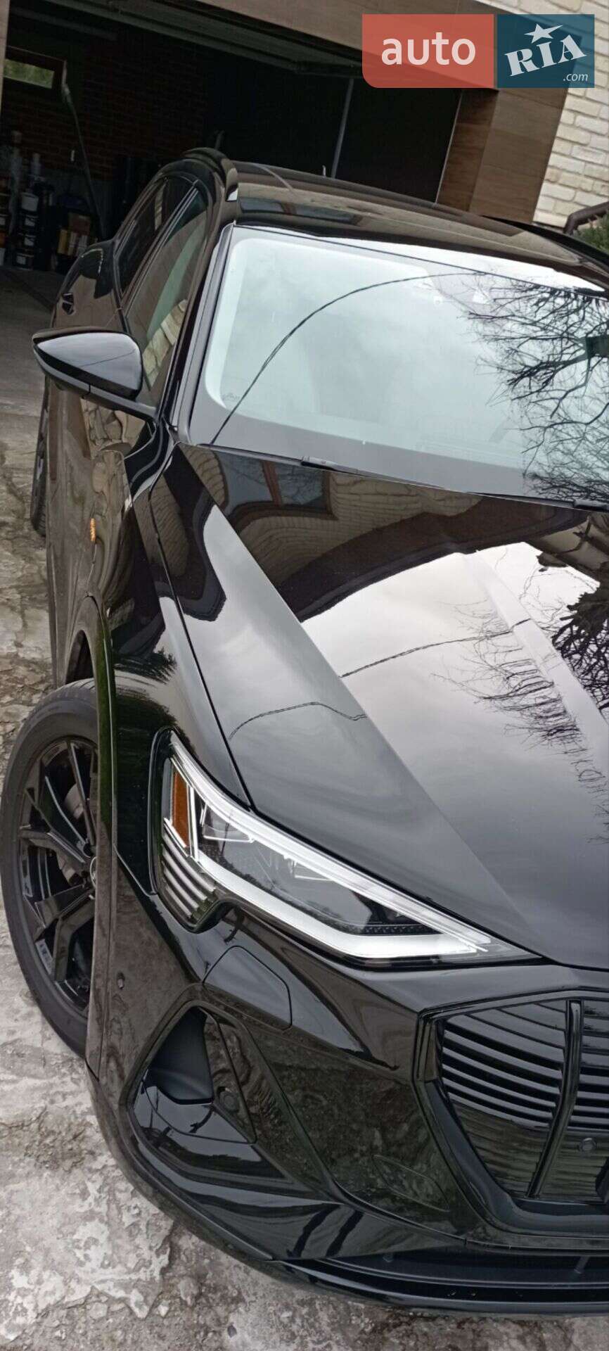 Audi e-tron 2021 VIN WA1LAAGE2NB011136 фото оголошення 2 з 42