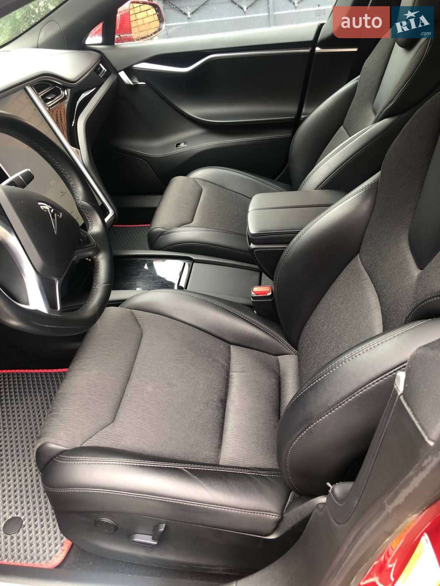 Tesla Model S 2017 VIN 5YJSA7E11HF230045 фото оголошення 31 з 50
