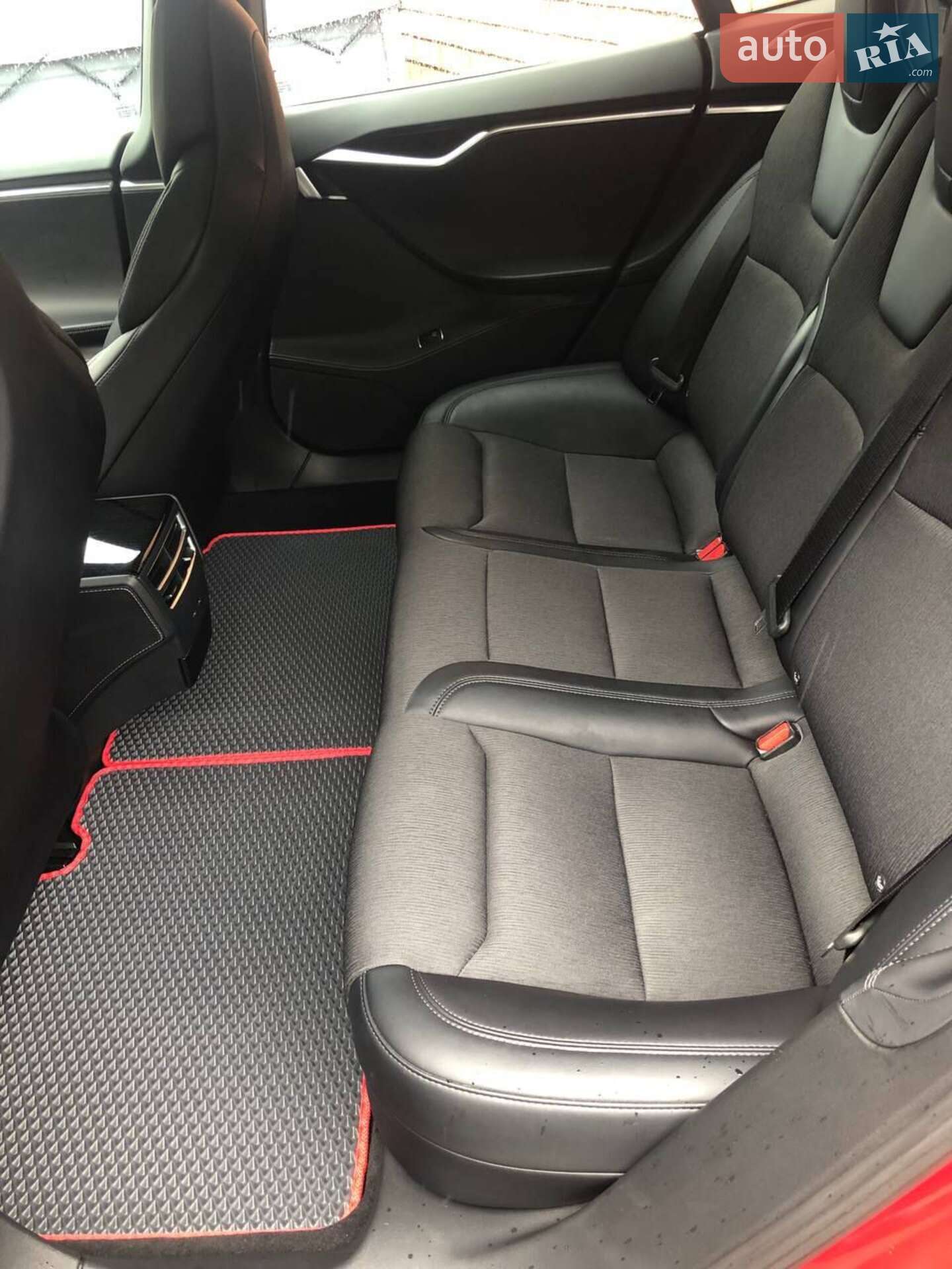Tesla Model S 2017 VIN 5YJSA7E11HF230045 фото оголошення 32 з 50