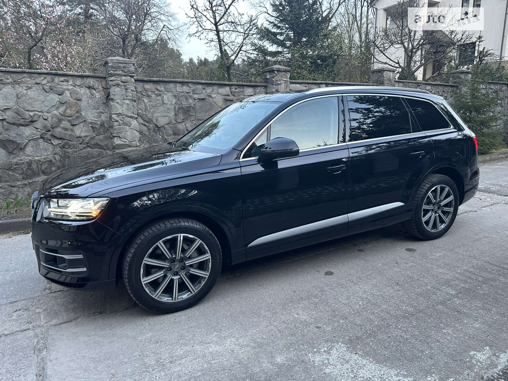 Audi Q7 2017 VIN WA1VAAF70JD021920 фото оголошення 2 з 31