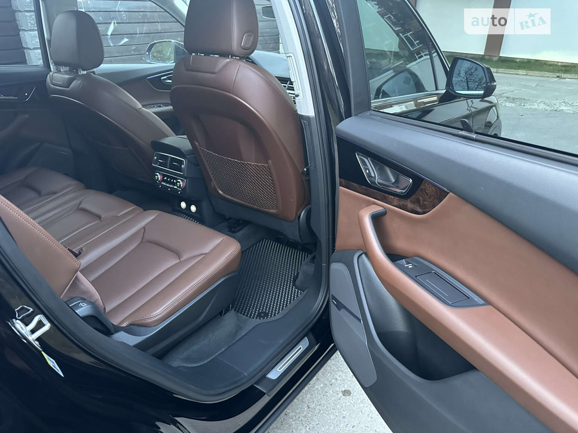 Audi Q7 2017 VIN WA1VAAF70JD021920 фото оголошення 6 з 31