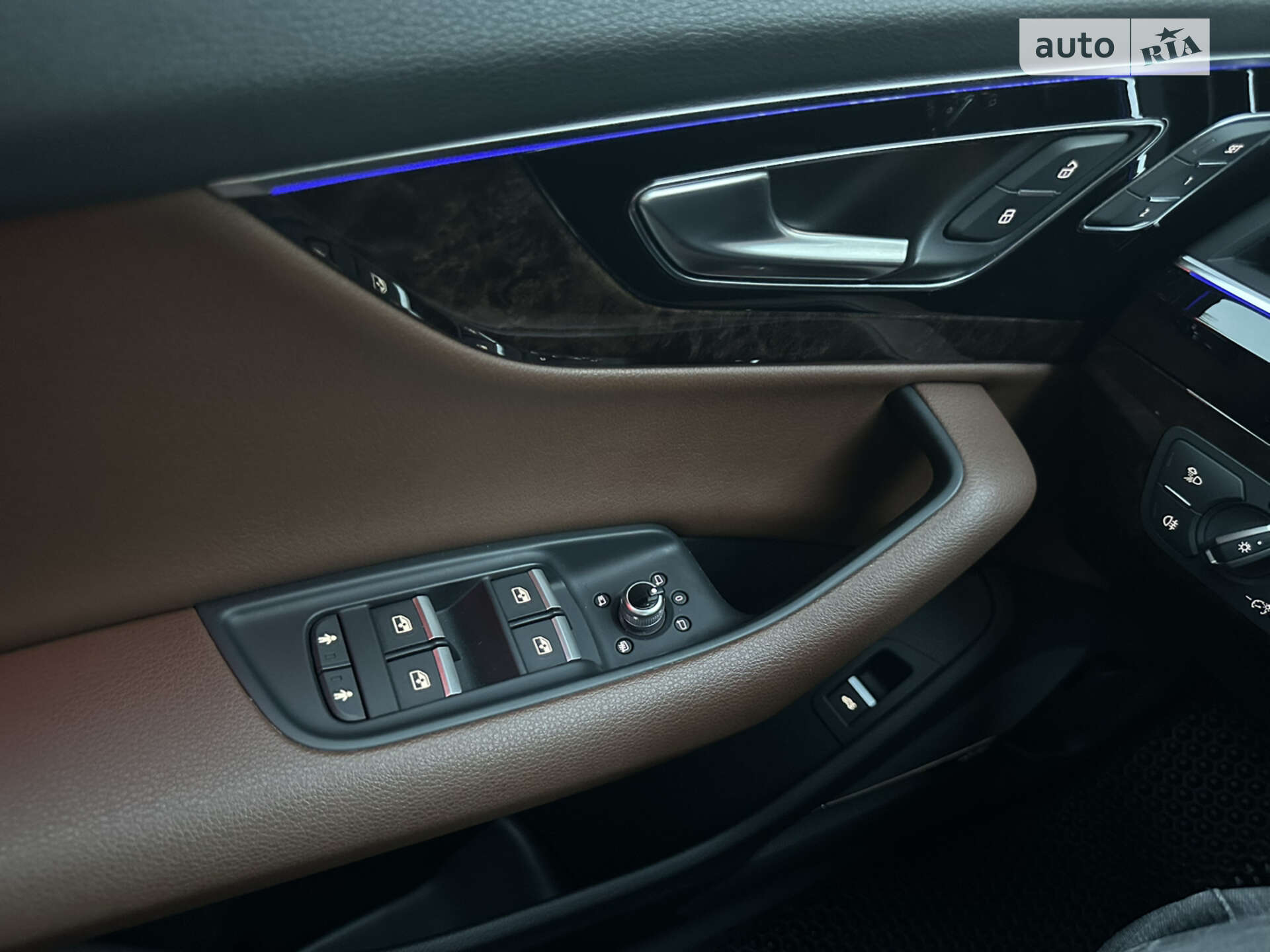 Audi Q7 2017 VIN WA1VAAF70JD021920 фото оголошення 15 з 31
