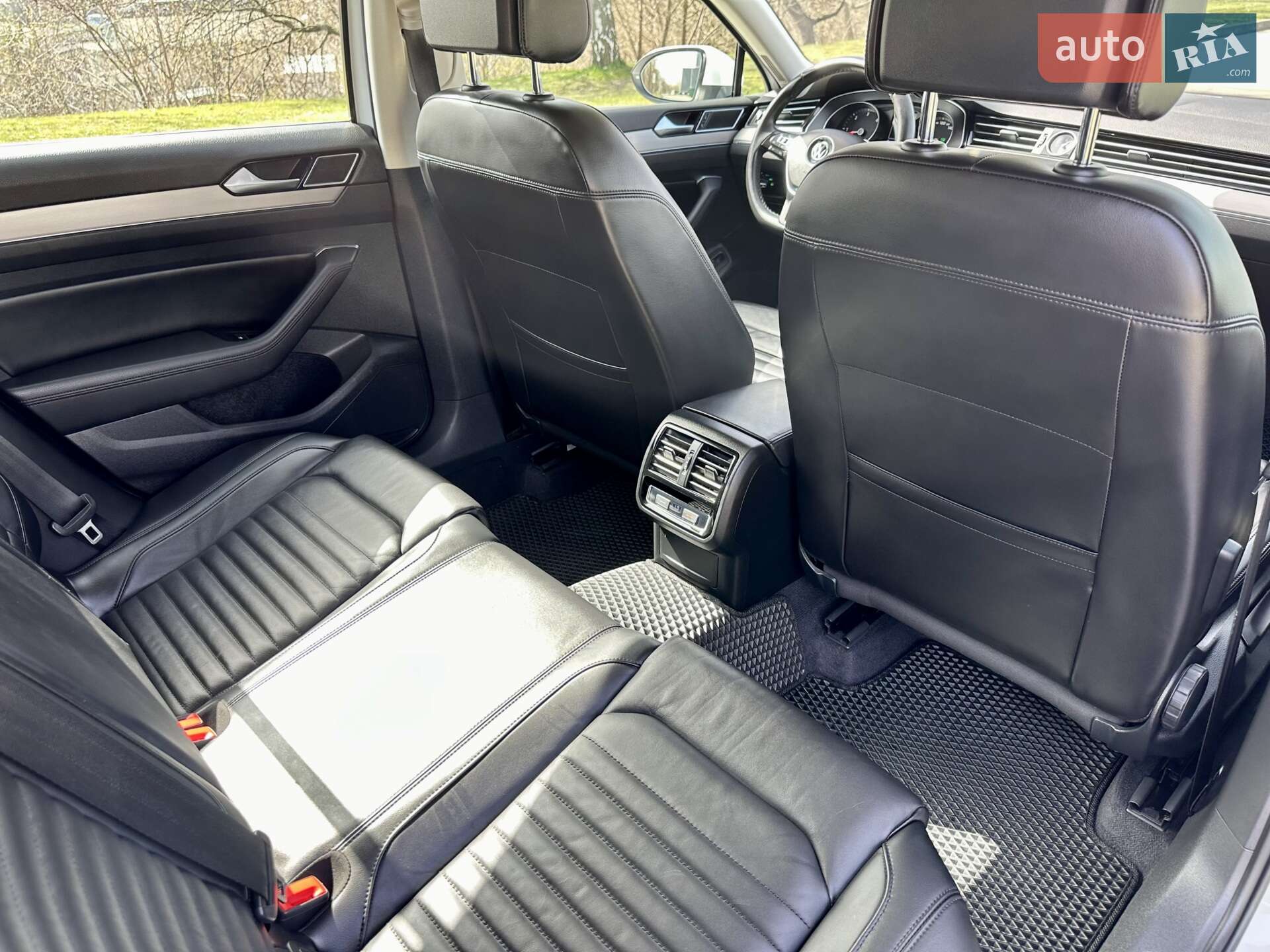 Volkswagen Passat 2018 VIN WVWZZZ3CZKE009423 фото оголошення 28 з 42