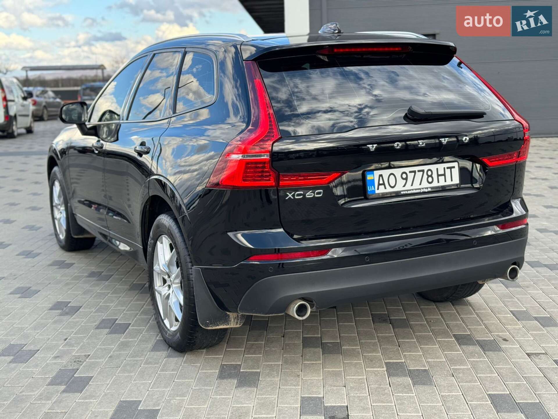Volvo XC60 2019 VIN YV1UZA8VDK1370511 фото оголошення 4 з 20