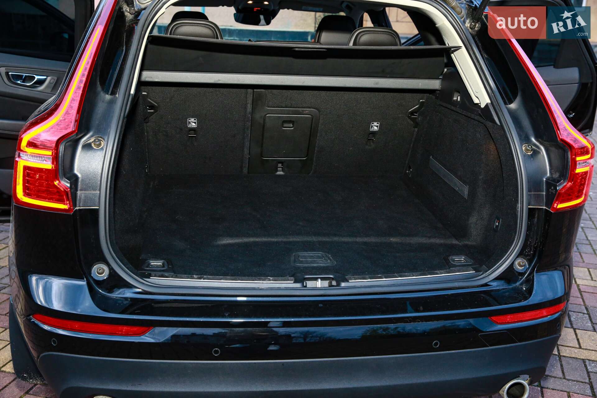 Volvo XC60 2019 VIN YV1UZA8VDK1370511 фото оголошення 7 з 20