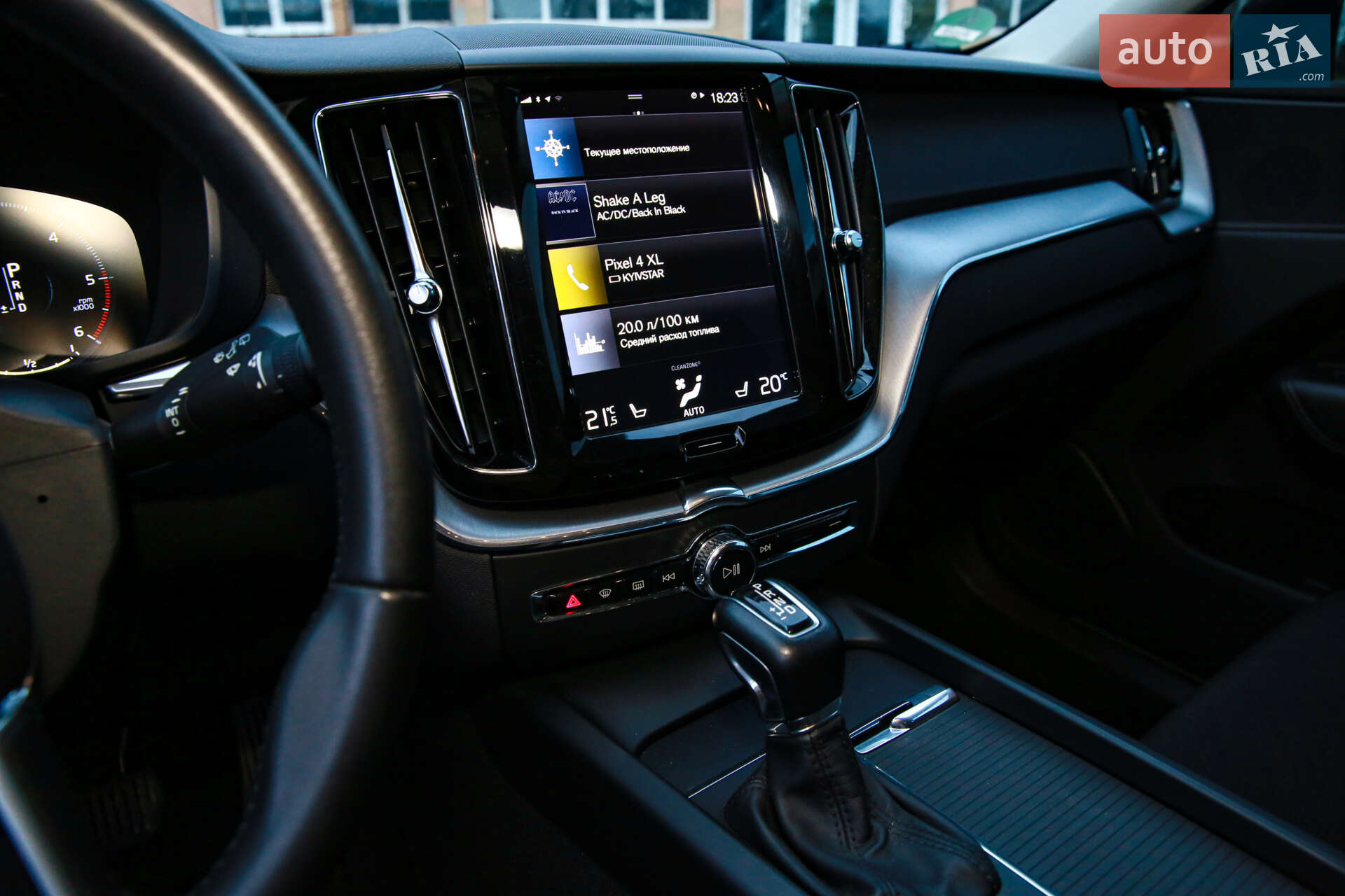 Volvo XC60 2019 VIN YV1UZA8VDK1370511 фото оголошення 15 з 20