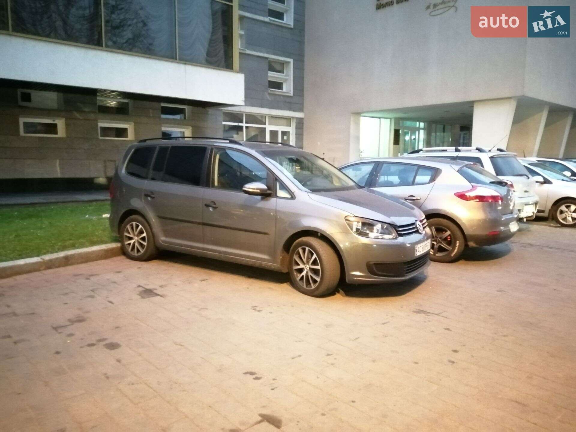 Volkswagen Touran 2010 VIN WVGZZZ1TZBW024236 фото оголошення 2 з 7