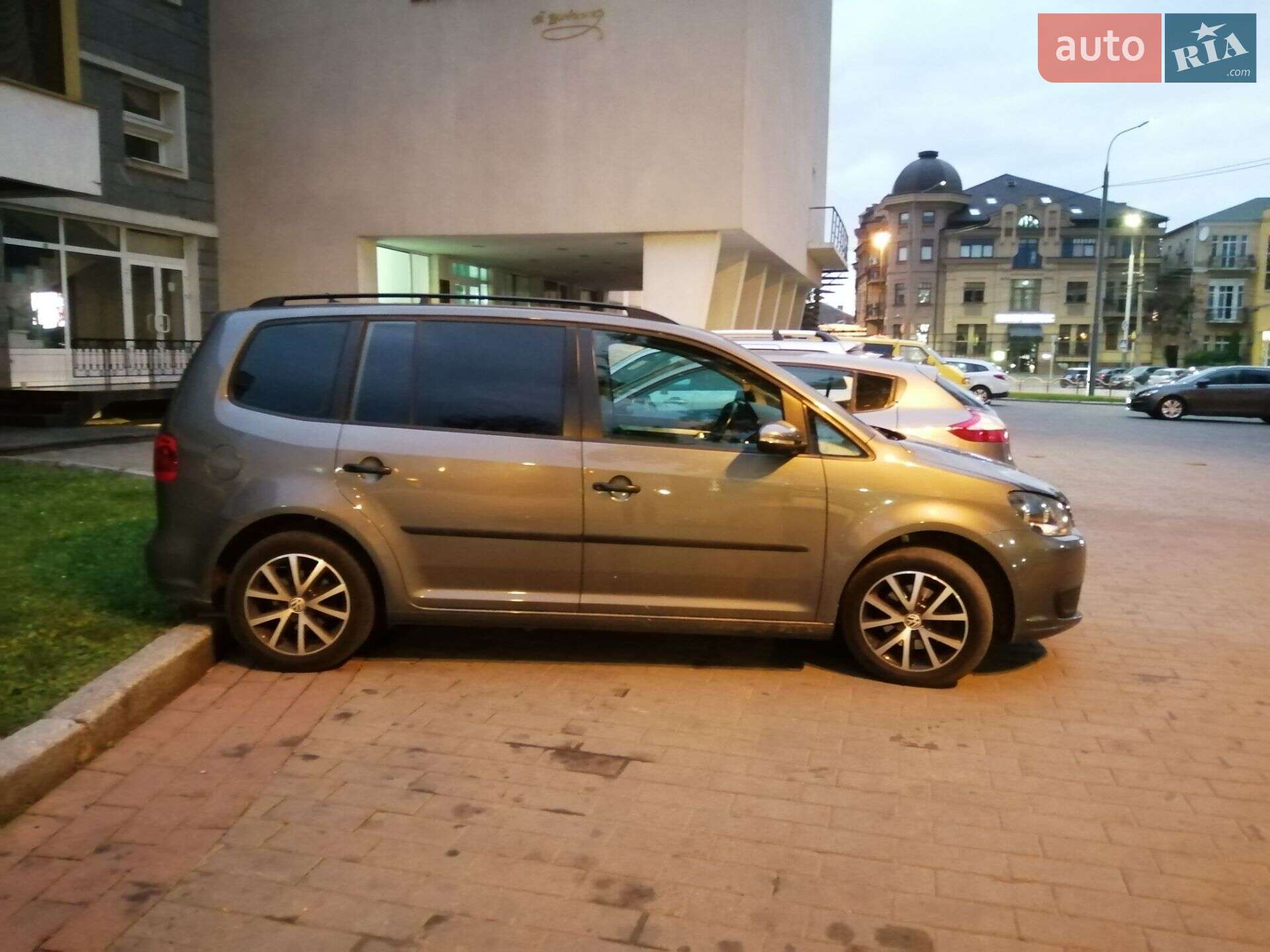 Volkswagen Touran 2010 VIN WVGZZZ1TZBW024236 фото оголошення 3 з 7