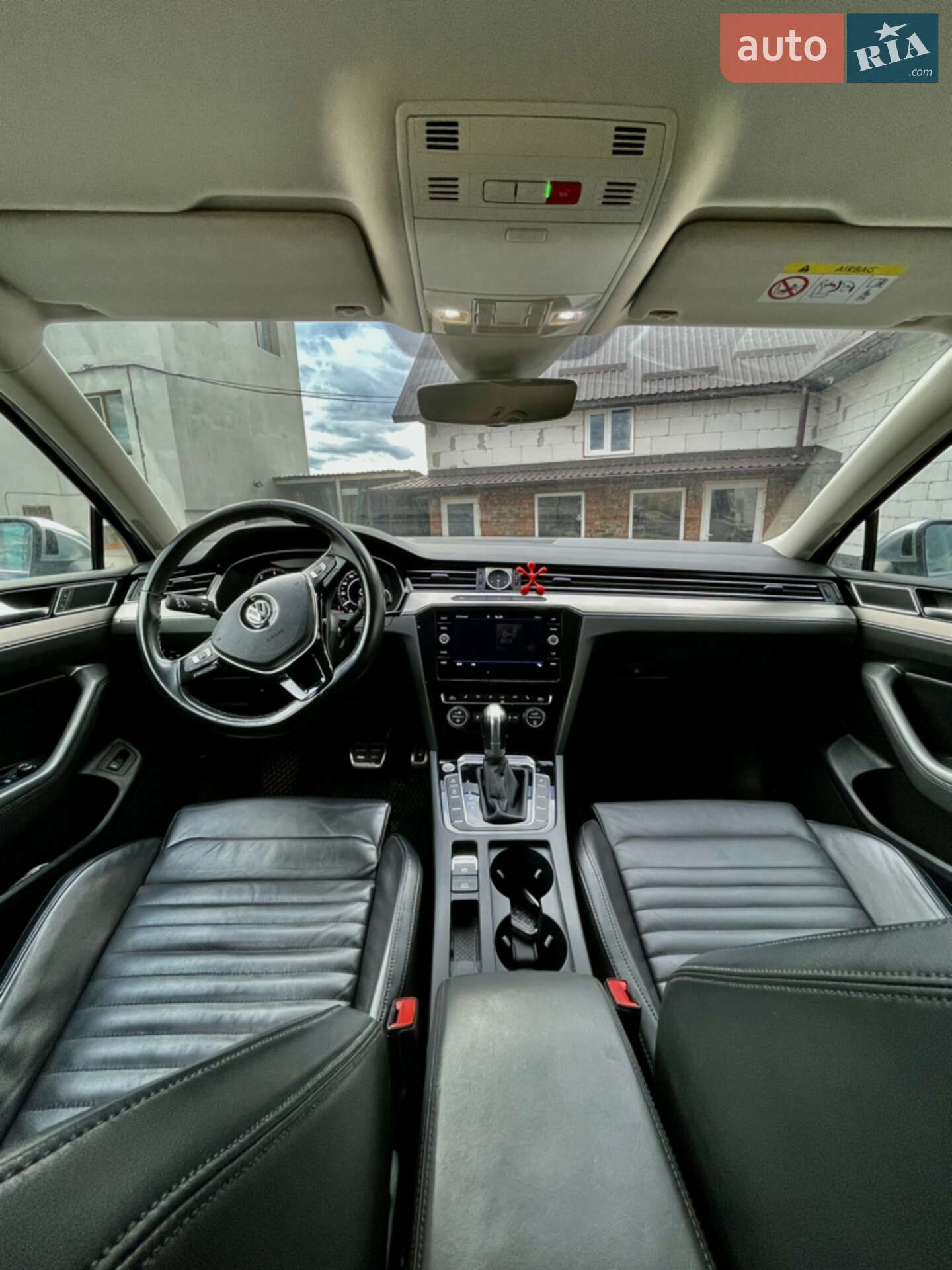 Volkswagen Passat Alltrack 2019 VIN WVWZZZ3CZKE133581 фото оголошення 17 з 39