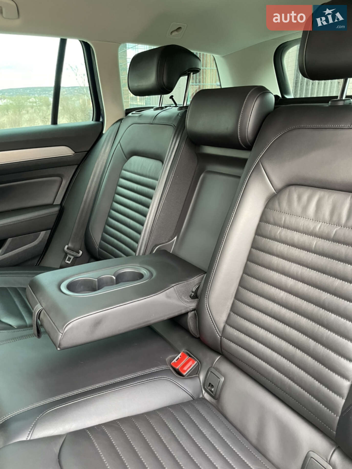 Volkswagen Passat Alltrack 2019 VIN WVWZZZ3CZKE133581 фото оголошення 26 з 39
