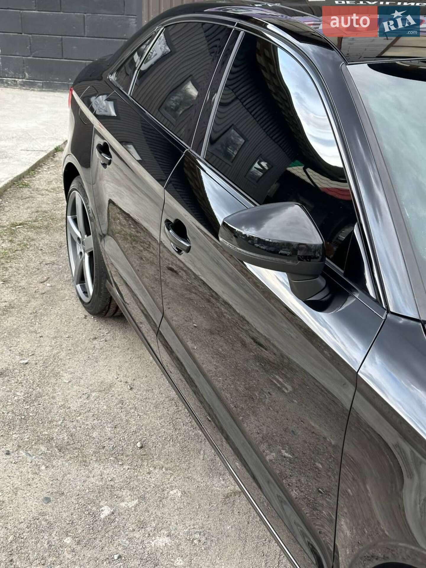 Audi A3 2019 VIN WAUAUGFFXKA117589 фото оголошення 2 з 5