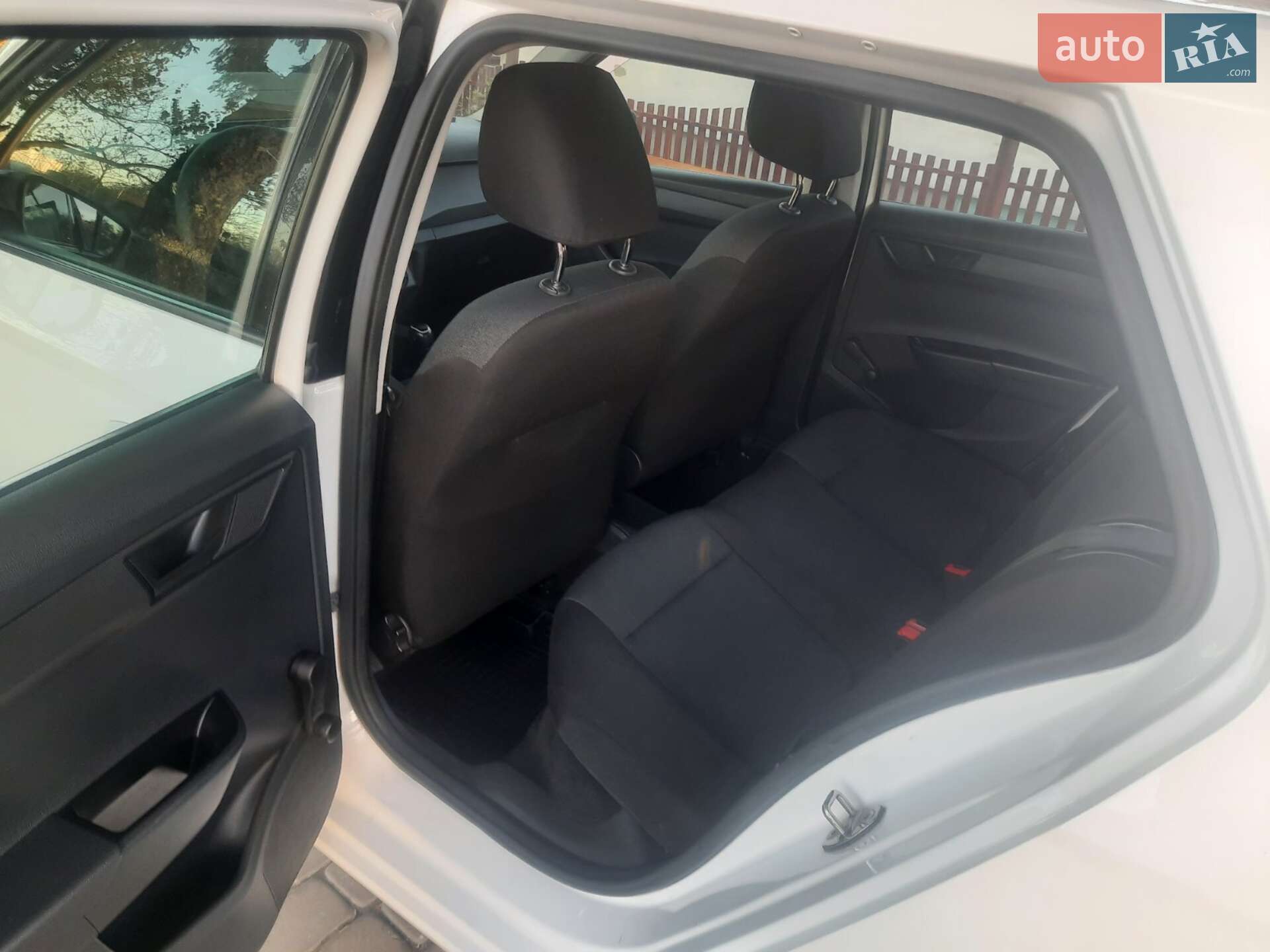 Skoda Fabia 2016 VIN TMBEB6NJ4GZ181968 фото оголошення 4 з 11