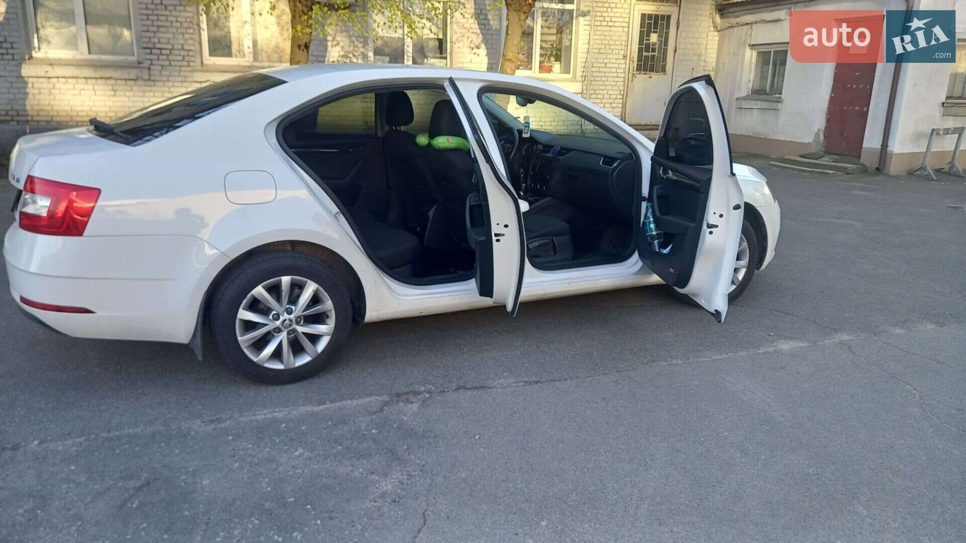 Skoda Octavia 2017 VIN TMBAC4NE3JB007604 фото оголошення 6 з 14