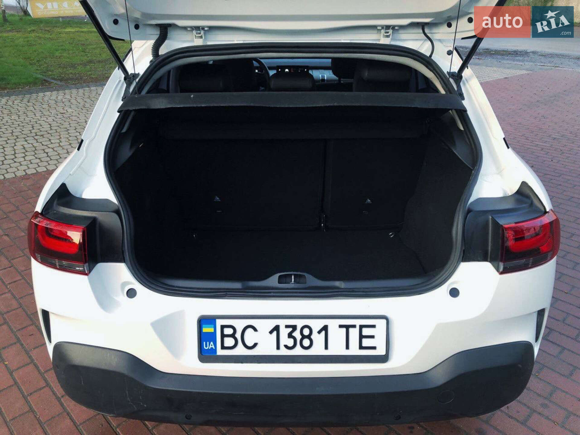Citroen C4 Cactus 2018 VIN VF70BBHYHKE500294 фото оголошення 13 з 43