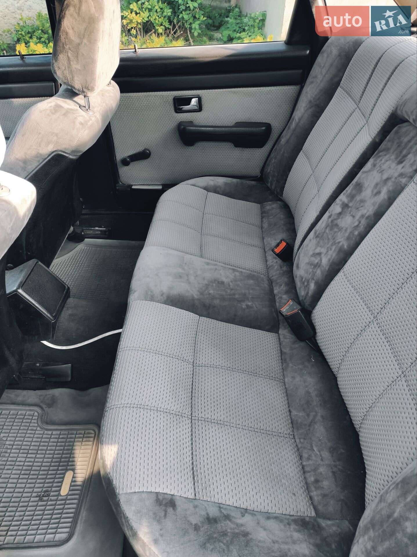 Audi 100 1990 VIN WAUZZZ44ZLN084572 фото оголошення 4 з 11