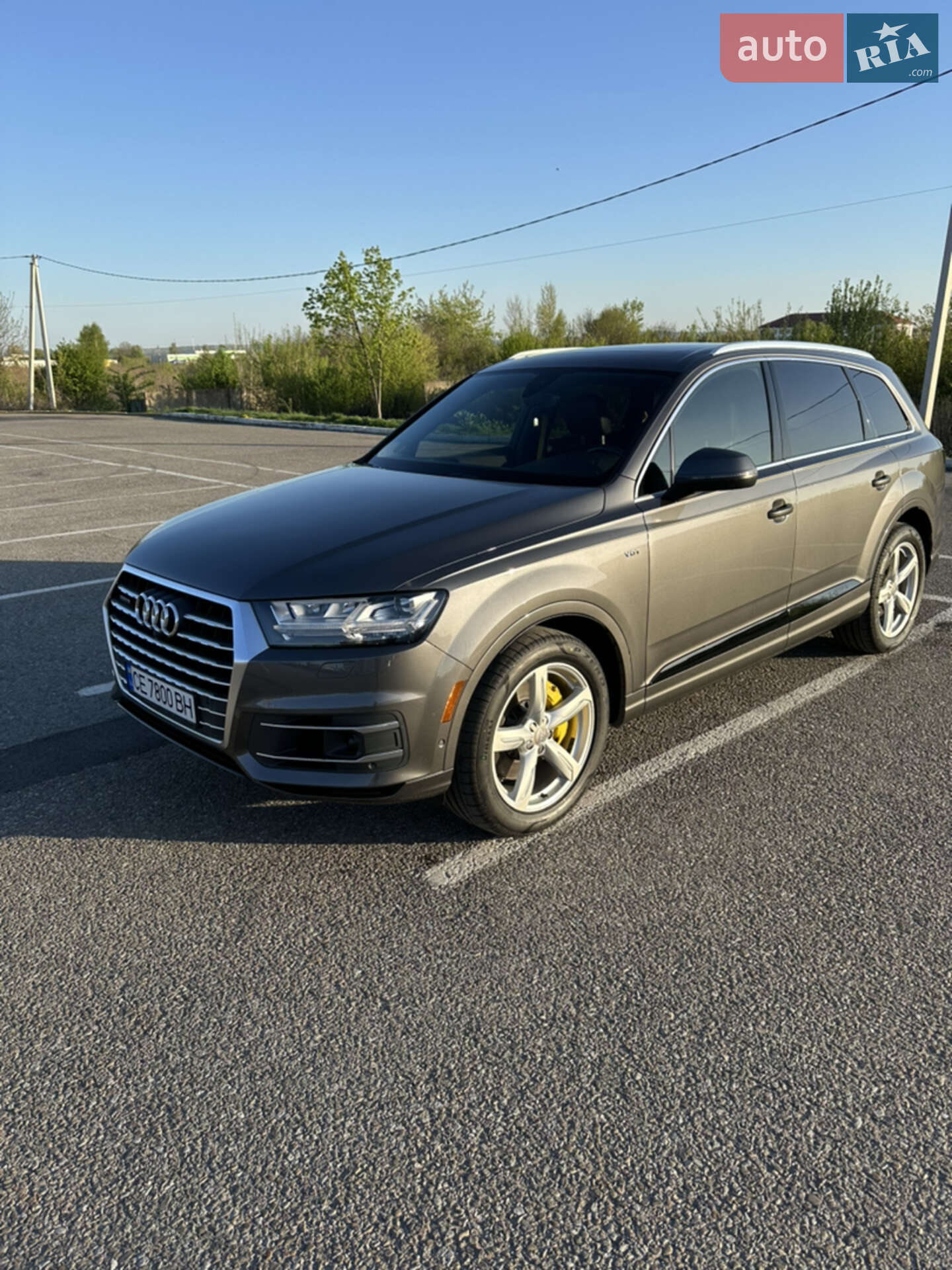 Audi Q7 2019 VIN WA1LAAF70KD040184 фото оголошення 3 з 22