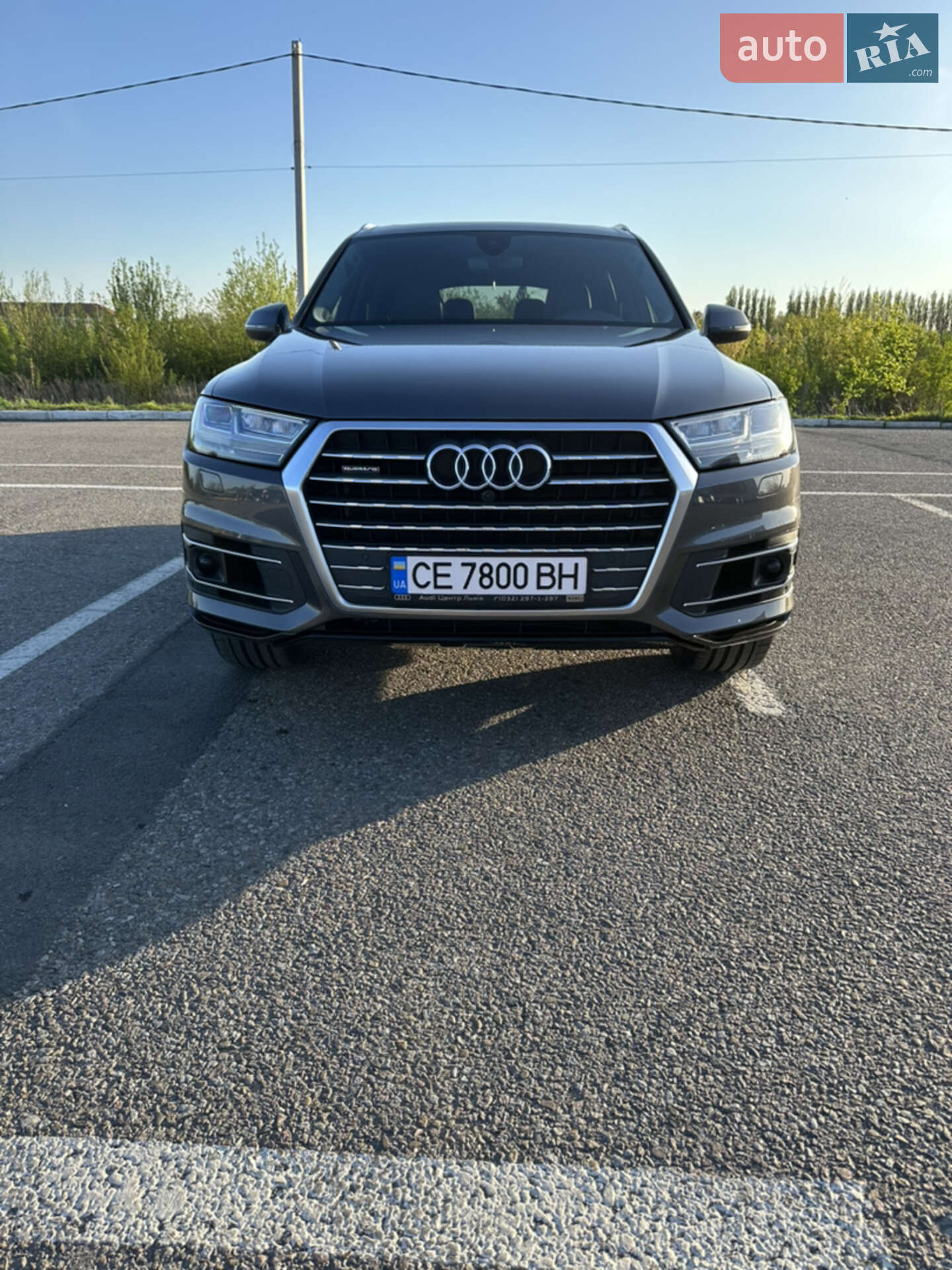 Audi Q7 2019 VIN WA1LAAF70KD040184 фото оголошення 4 з 22
