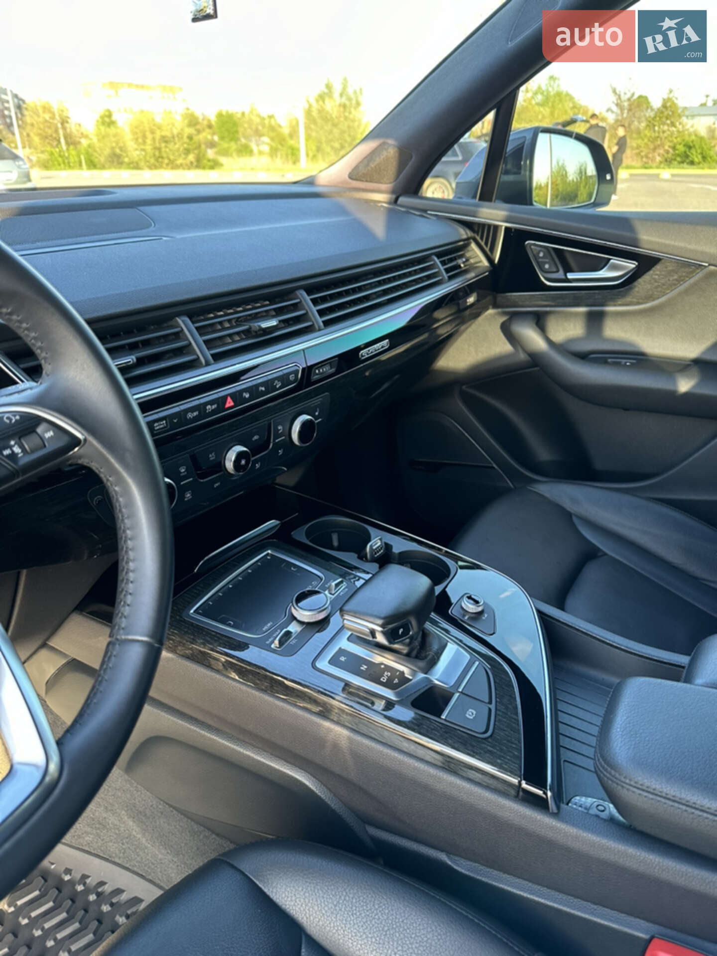 Audi Q7 2019 VIN WA1LAAF70KD040184 фото оголошення 7 з 22