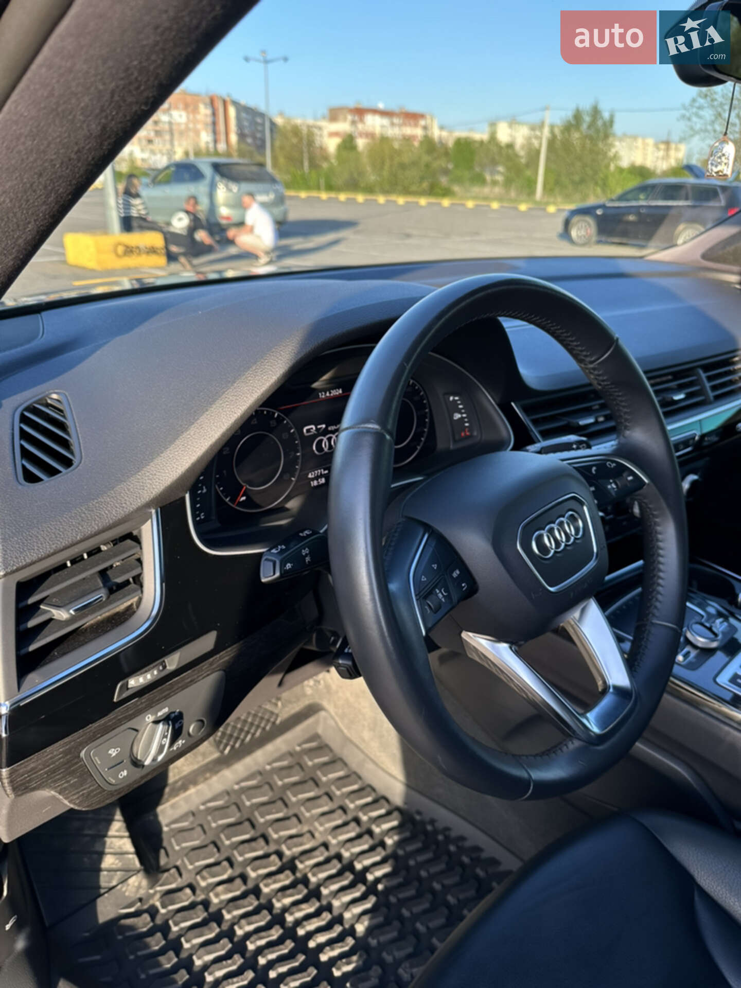 Audi Q7 2019 VIN WA1LAAF70KD040184 фото оголошення 8 з 22