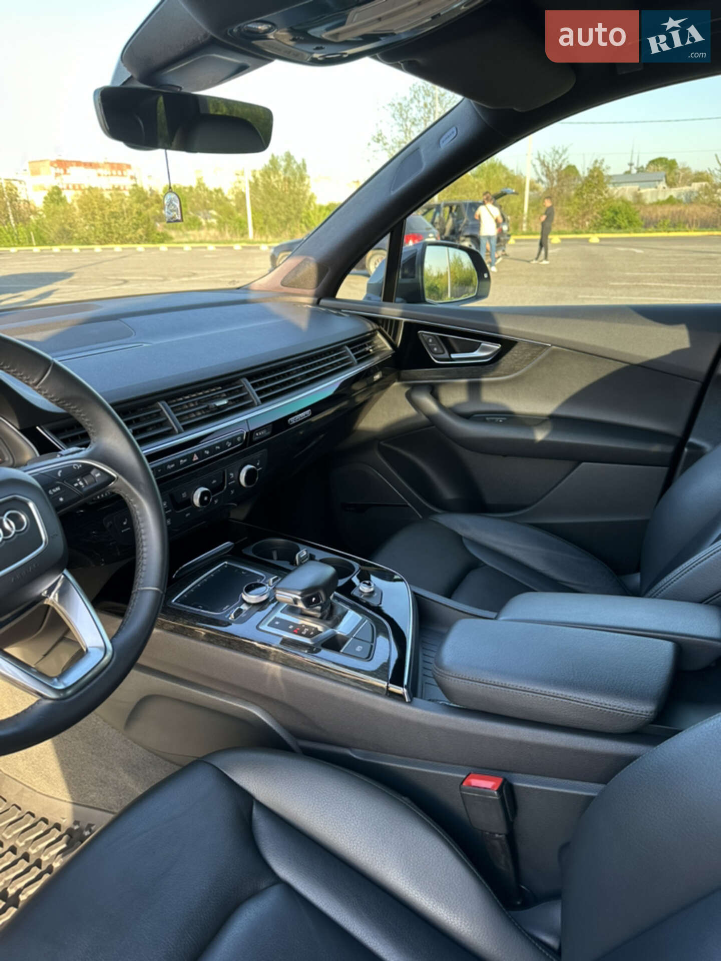 Audi Q7 2019 VIN WA1LAAF70KD040184 фото оголошення 9 з 22