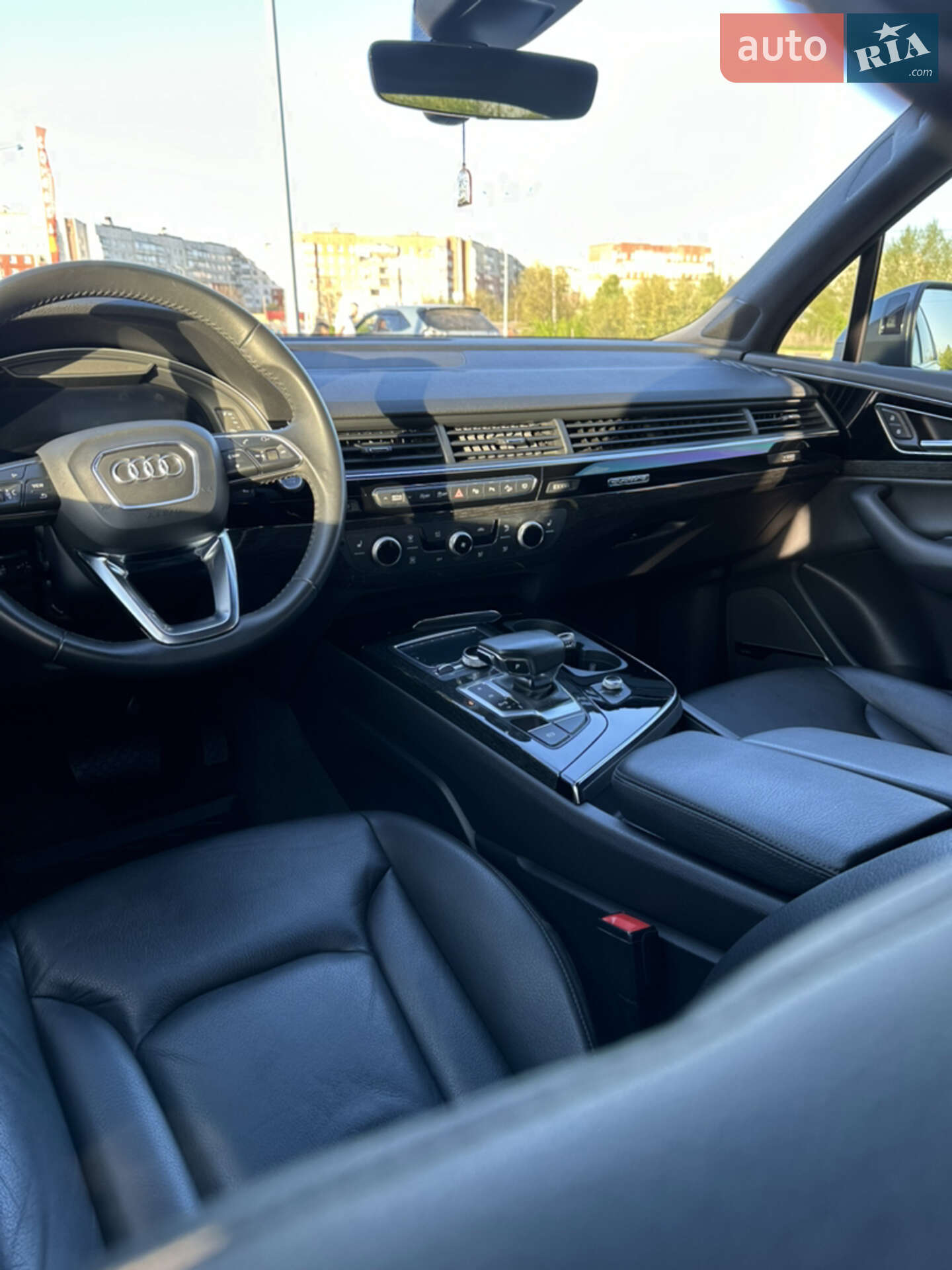 Audi Q7 2019 VIN WA1LAAF70KD040184 фото оголошення 13 з 22