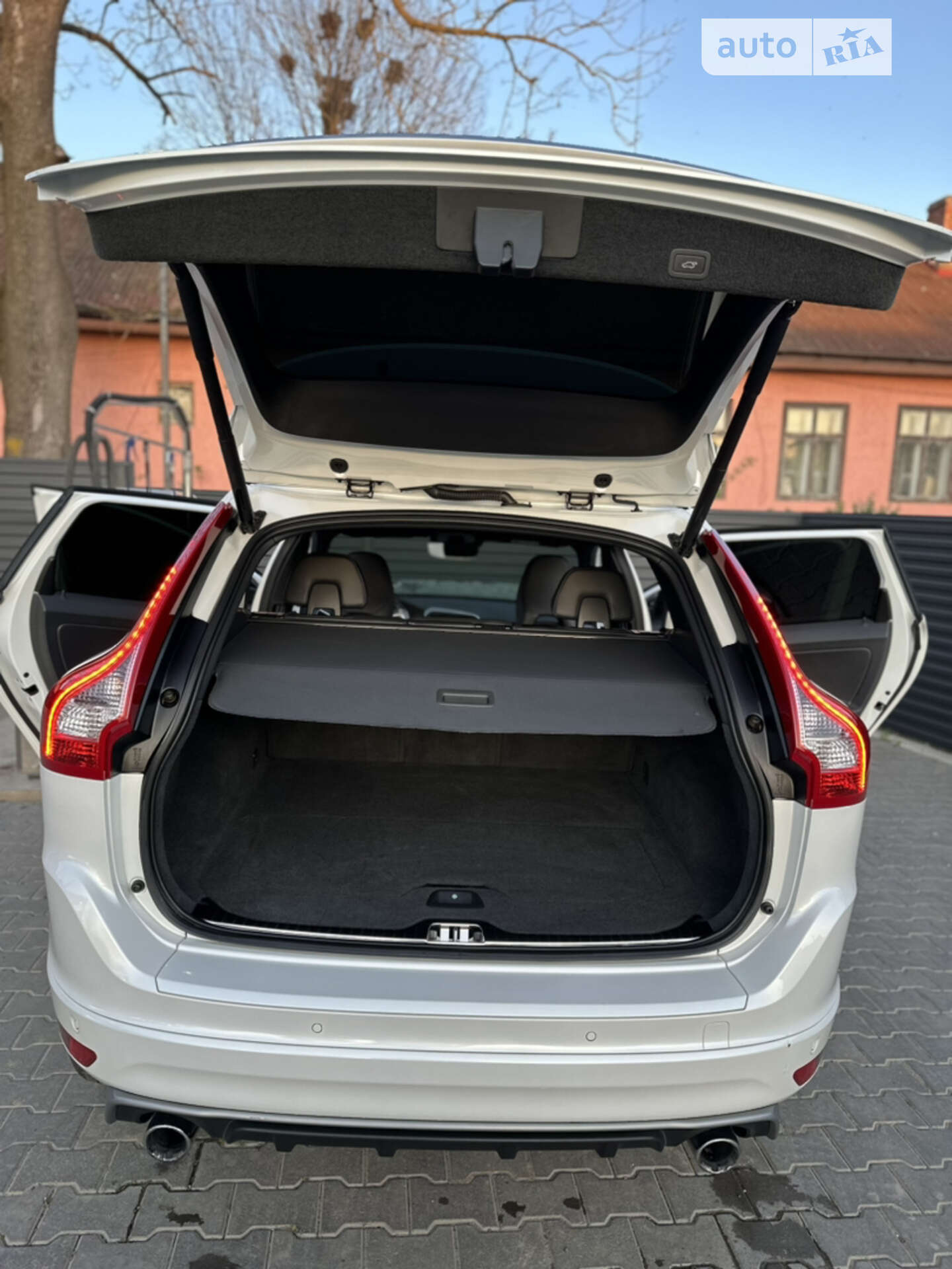 Volvo XC60 2015 VIN YV1DZ8256F2706380 фото оголошення 13 з 30