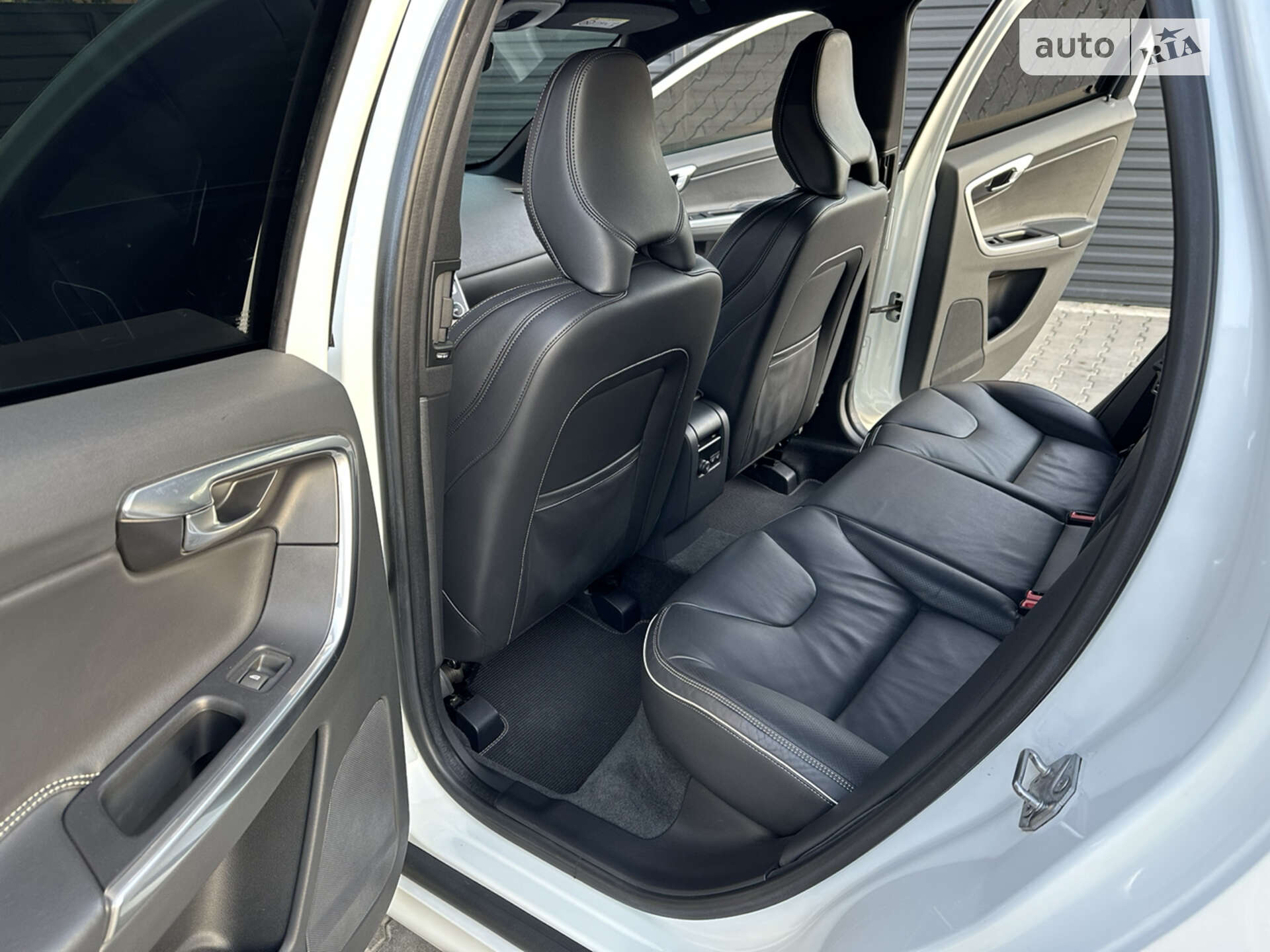 Volvo XC60 2015 VIN YV1DZ8256F2706380 фото оголошення 15 з 30