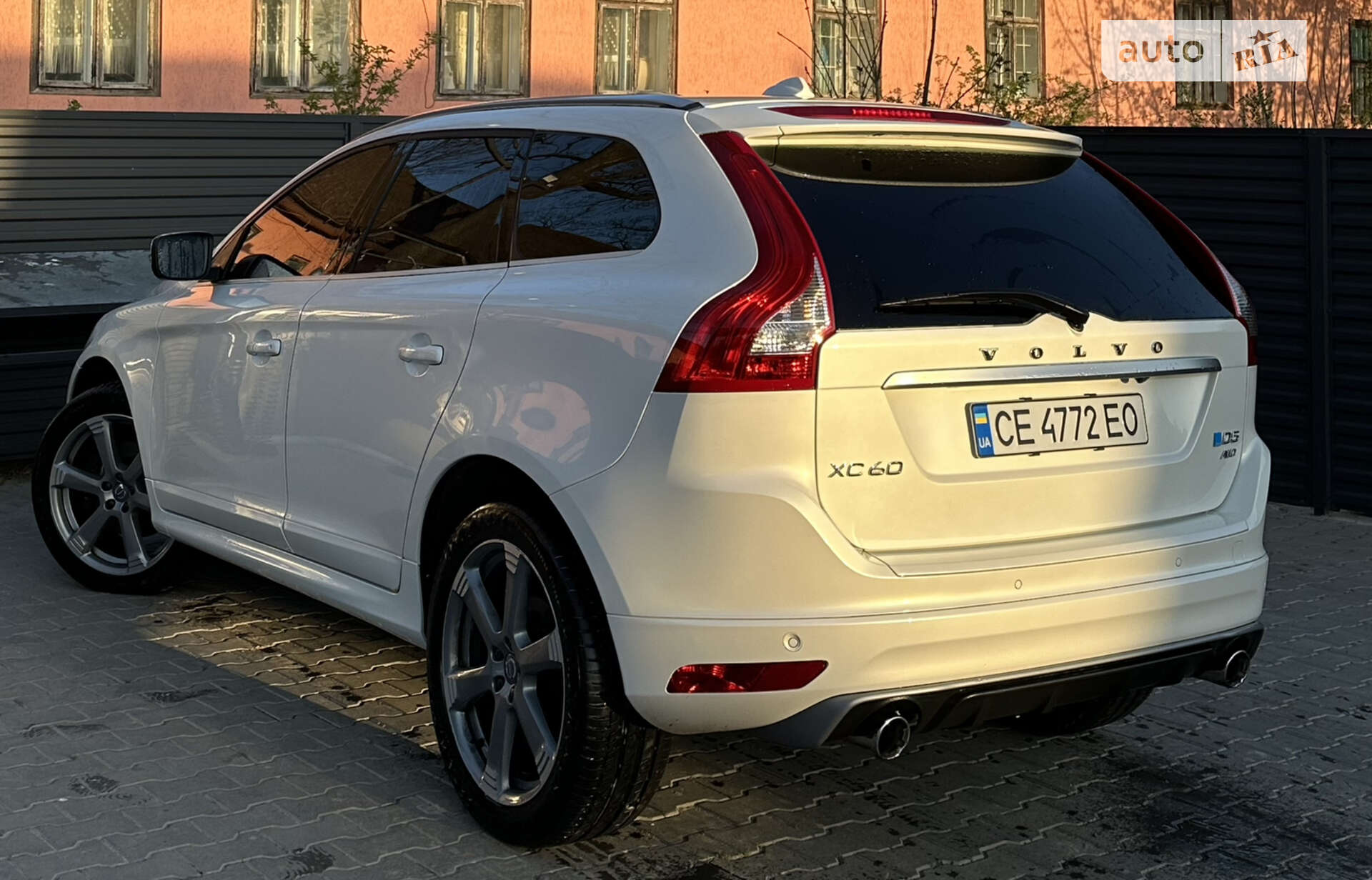 Volvo XC60 2015 VIN YV1DZ8256F2706380 фото оголошення 2 з 30