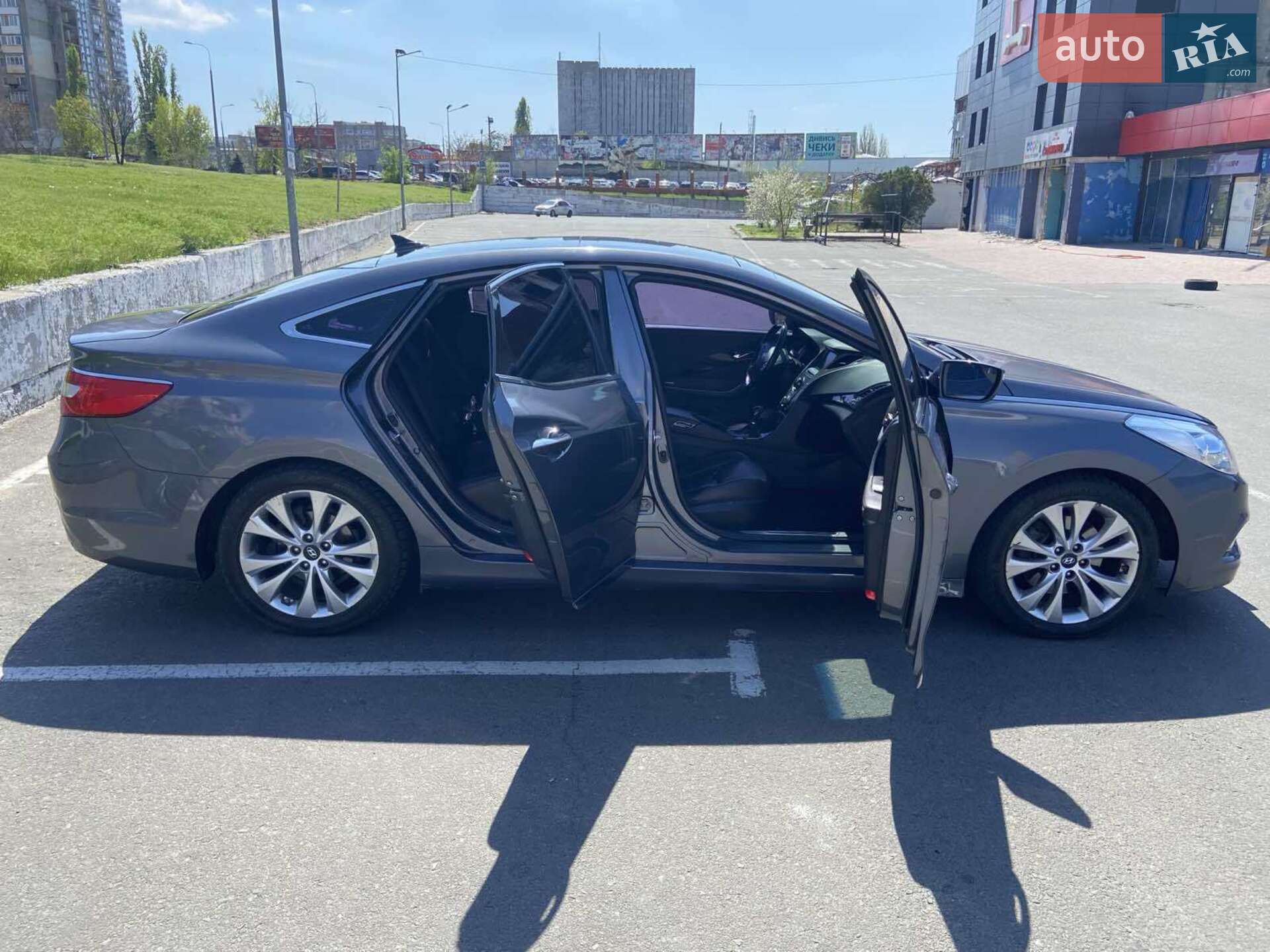 Hyundai Grandeur 2012 VIN KMHFH41NBCA144075 фото оголошення 4 з 28