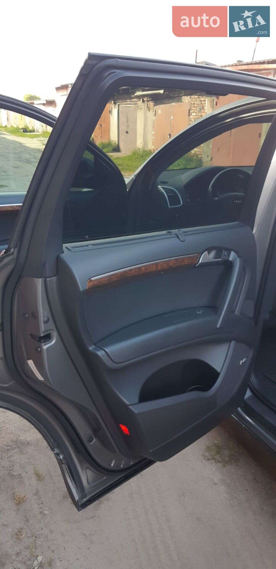 Audi Q7 2013 VIN WA1LGAFE0DD012854 фото оголошення 28 з 31