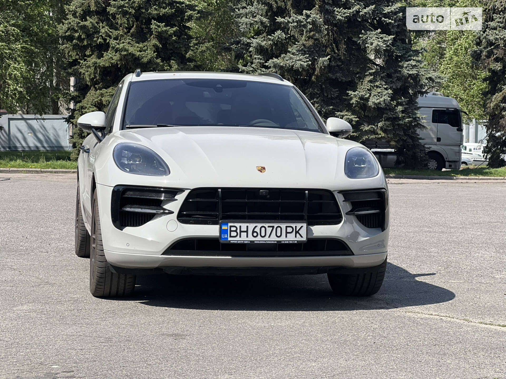 Porsche Macan 2019 VIN WP1ZZZ95ZKLB27642 фото оголошення 2 з 23