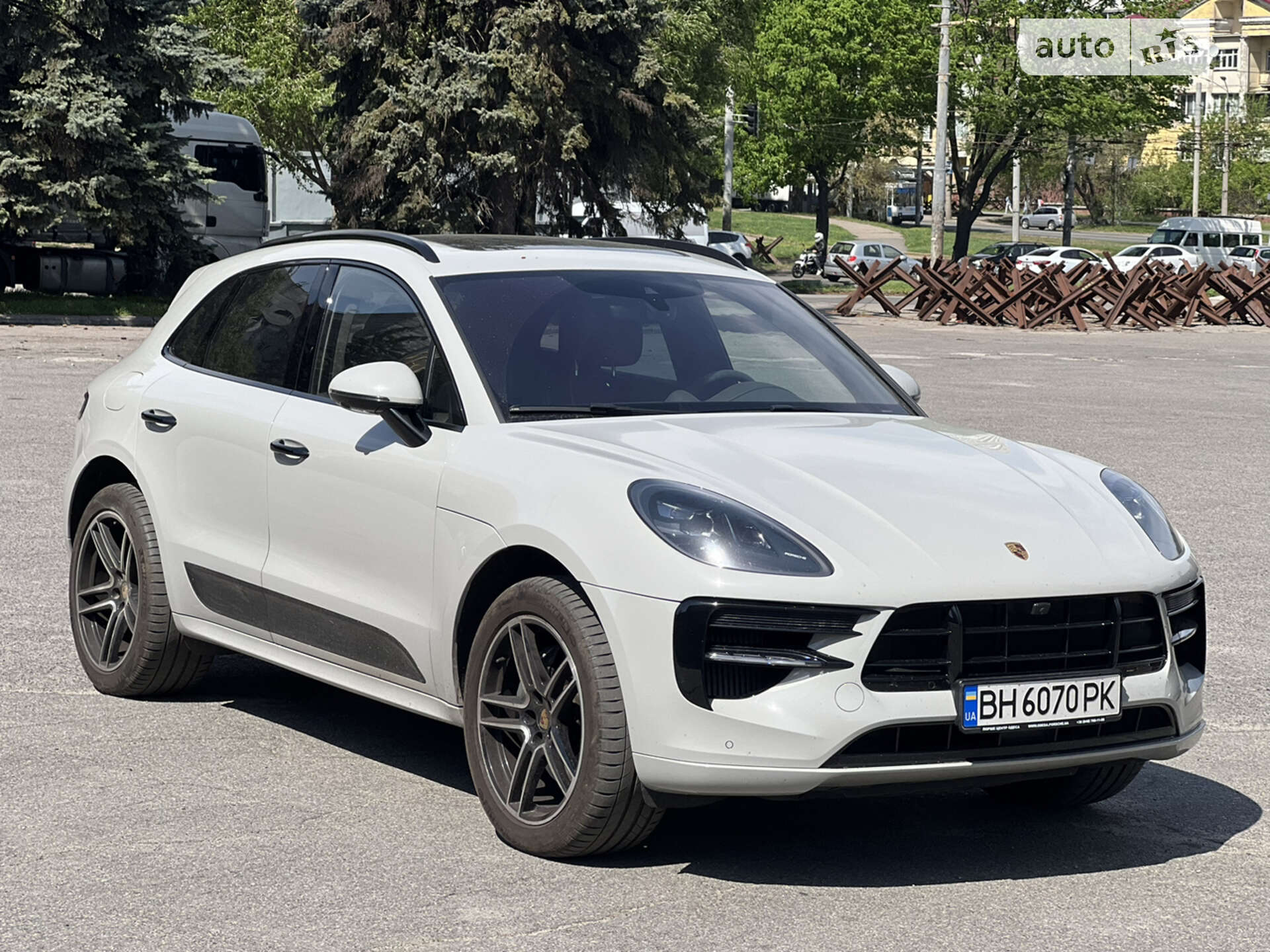 Porsche Macan 2019 VIN WP1ZZZ95ZKLB27642 фото оголошення 3 з 23
