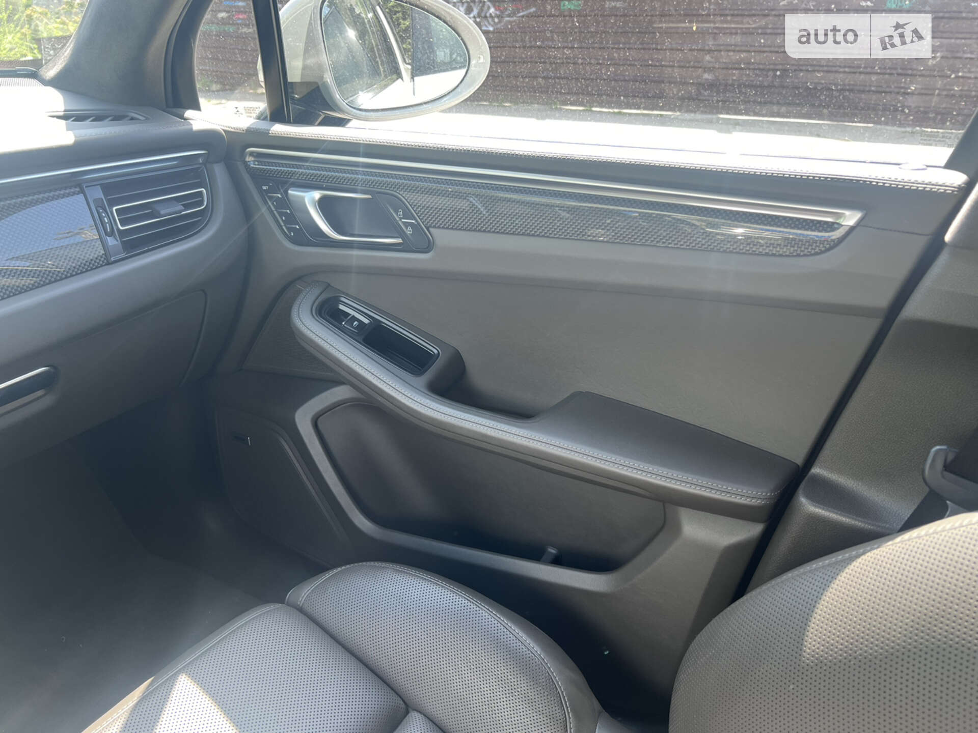 Porsche Macan 2019 VIN WP1ZZZ95ZKLB27642 фото оголошення 13 з 23
