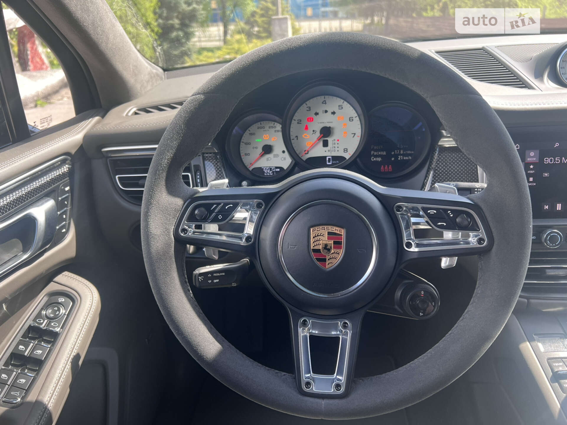 Porsche Macan 2019 VIN WP1ZZZ95ZKLB27642 фото оголошення 14 з 23