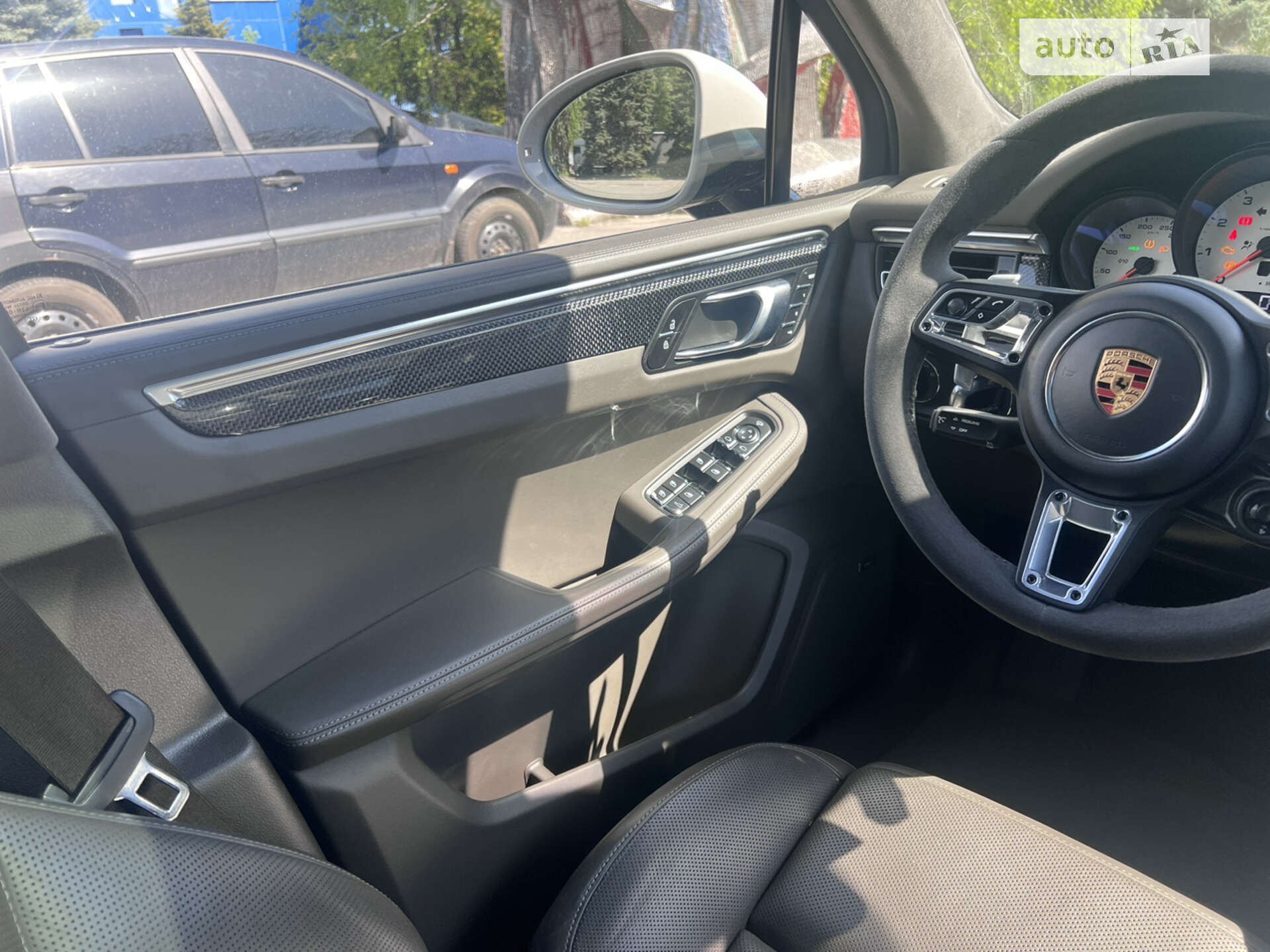Porsche Macan 2019 VIN WP1ZZZ95ZKLB27642 фото оголошення 16 з 23