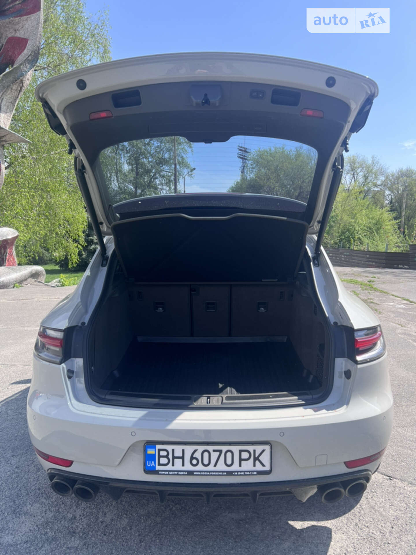 Porsche Macan 2019 VIN WP1ZZZ95ZKLB27642 фото оголошення 21 з 23