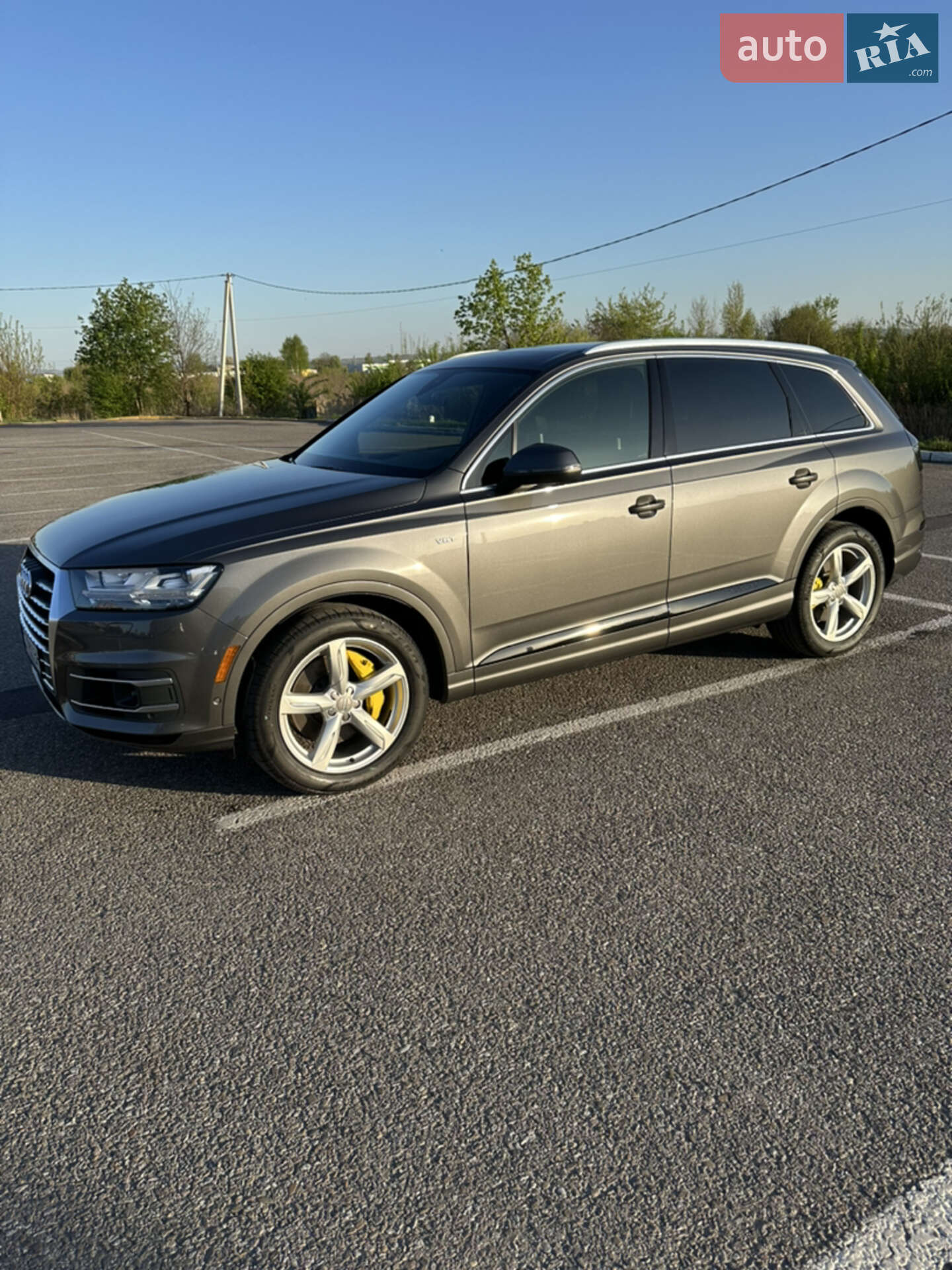 Audi Q7 2019 VIN WA1LAAF70KD040184 фото оголошення 2 з 40