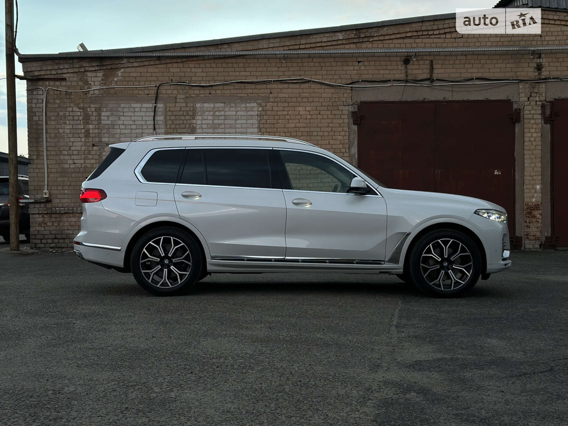 BMW X7 2019 VIN 5UXCX4C55KLS35629 фото оголошення 2 з 24