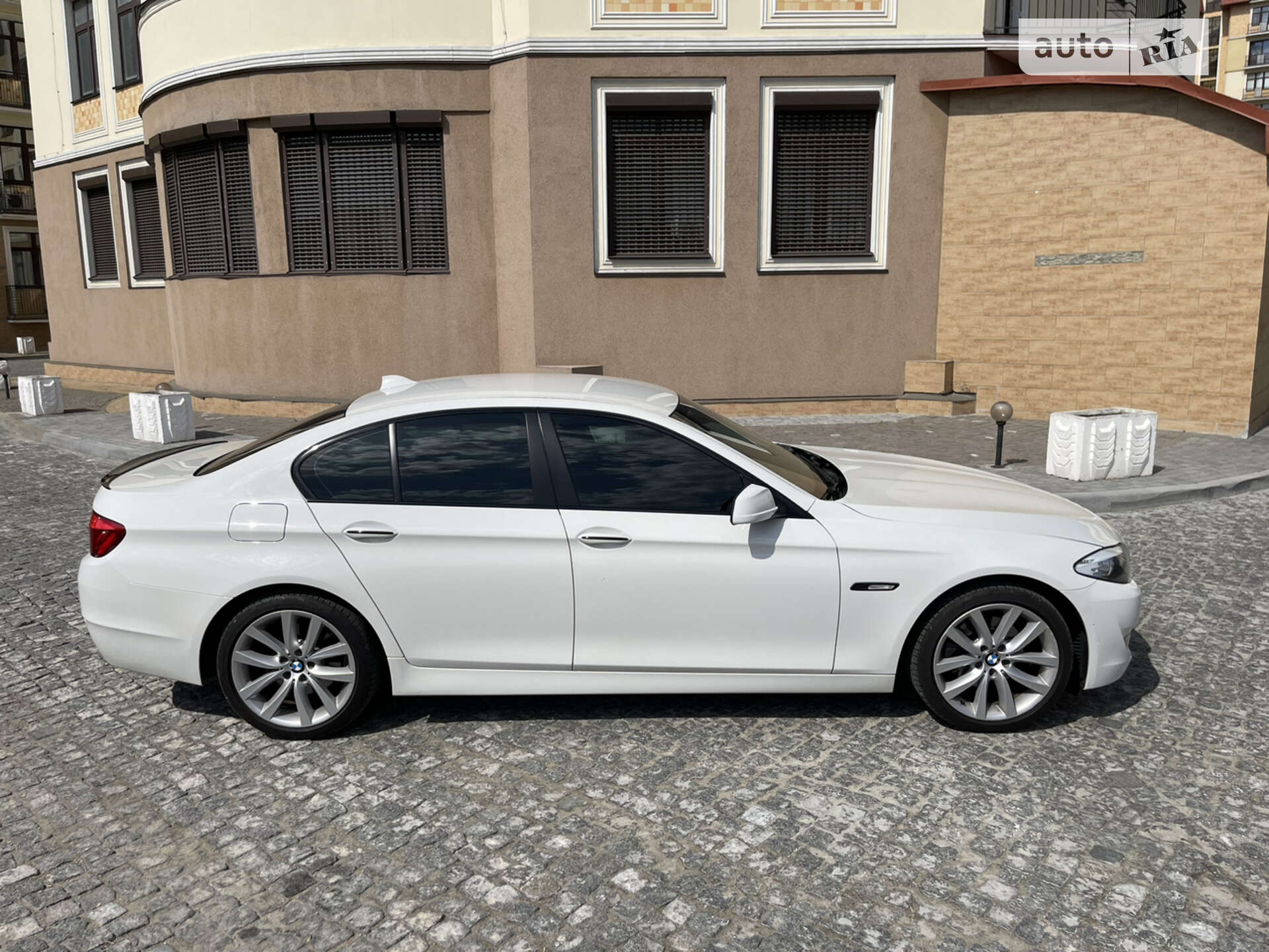 BMW 5 Series 2012 VIN WBAFR110X0C861086 фото оголошення 3 з 10