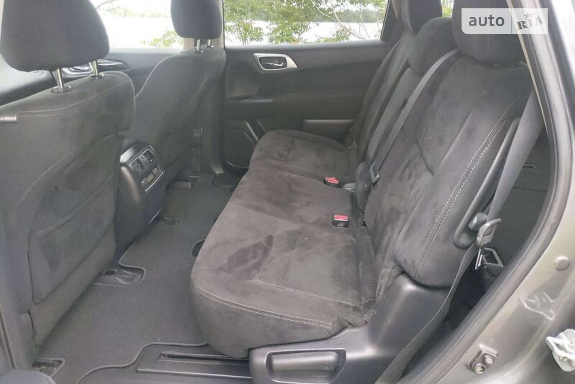 Nissan Pathfinder 2015 VIN 5N1AR2MN2FC677954 фото оголошення 12 з 40