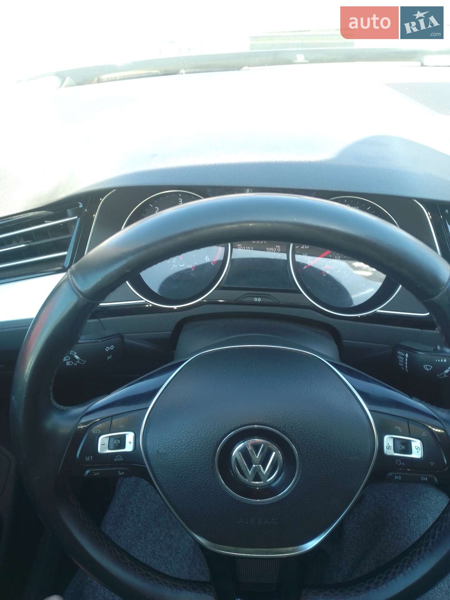 Volkswagen Passat 2017 VIN WVWZZZ3CZJE040155 фото оголошення 4 з 26