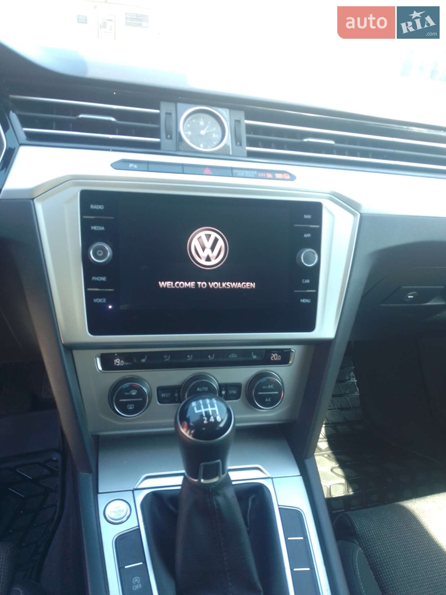 Volkswagen Passat 2017 VIN WVWZZZ3CZJE040155 фото оголошення 13 з 26