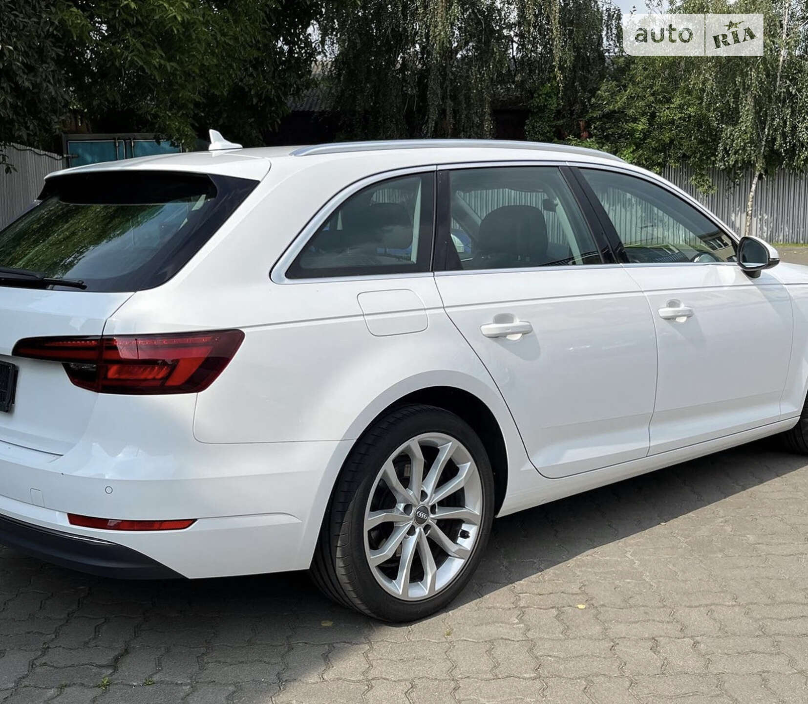 Audi A4 2017 VIN WAUZZZF49JA079107 фото оголошення 3 з 12