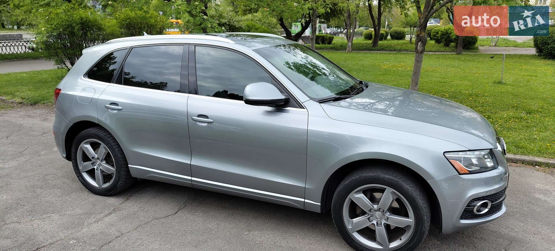 Audi Q5 2011 VIN WA1LFAFP3BA102258 фото оголошення 2 з 16