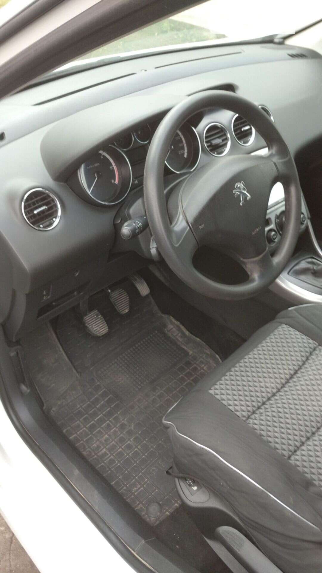 Peugeot 308 2012 VIN VF34E9HP0CS081003 фото оголошення 4 з 16