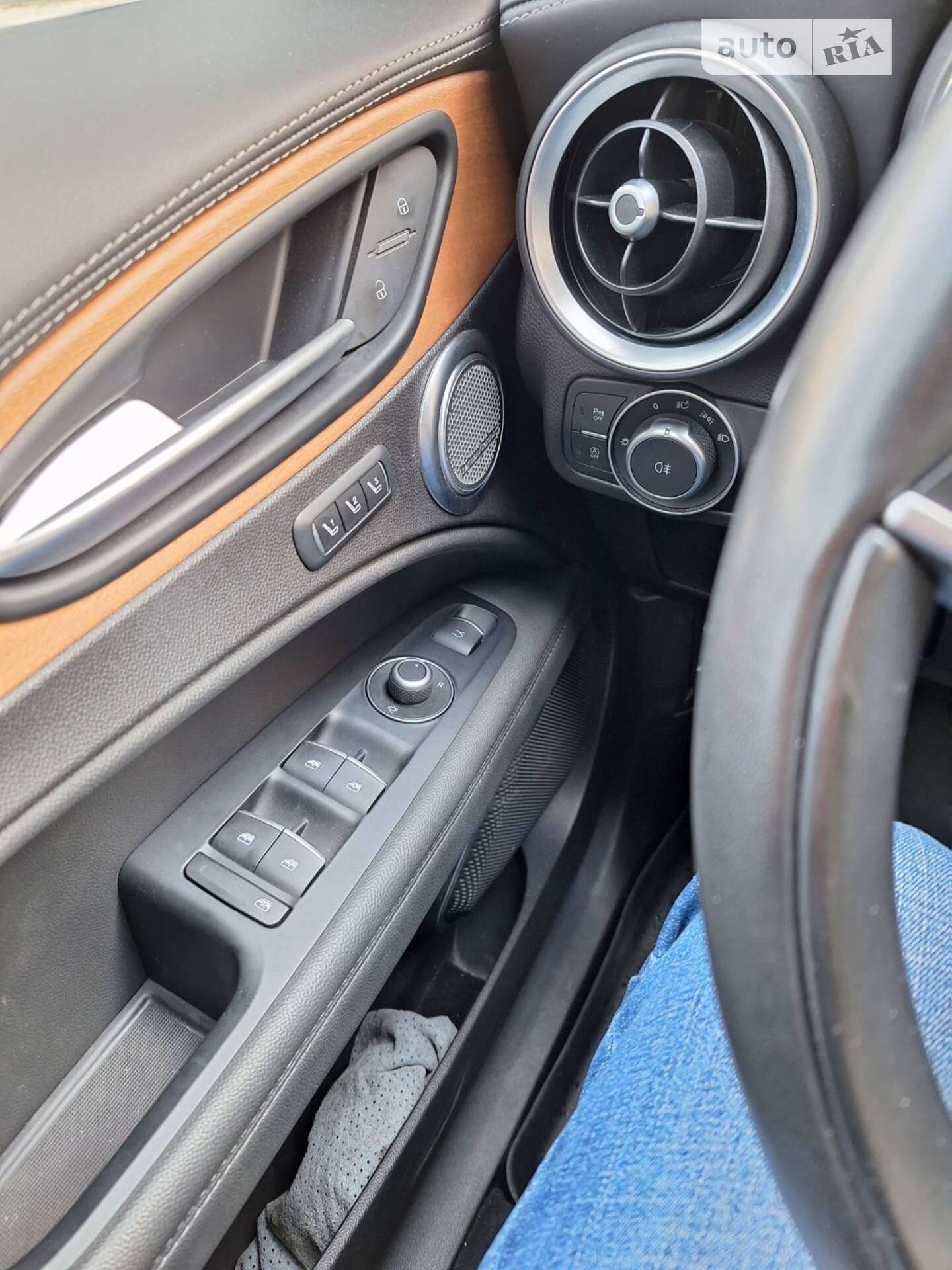 Alfa Romeo Stelvio 2018 VIN ZASPAKBN4K7C38841 фото оголошення 36 з 39