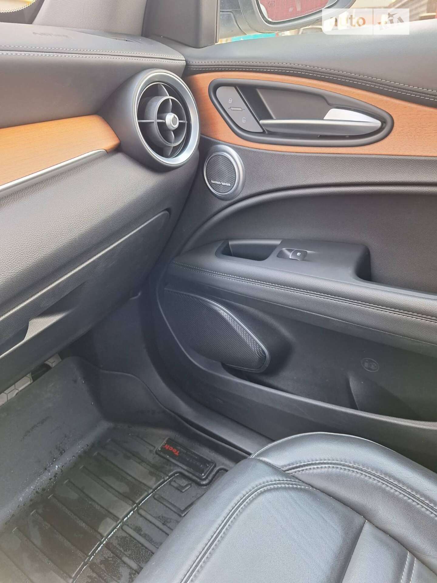 Alfa Romeo Stelvio 2018 VIN ZASPAKBN4K7C38841 фото оголошення 37 з 39